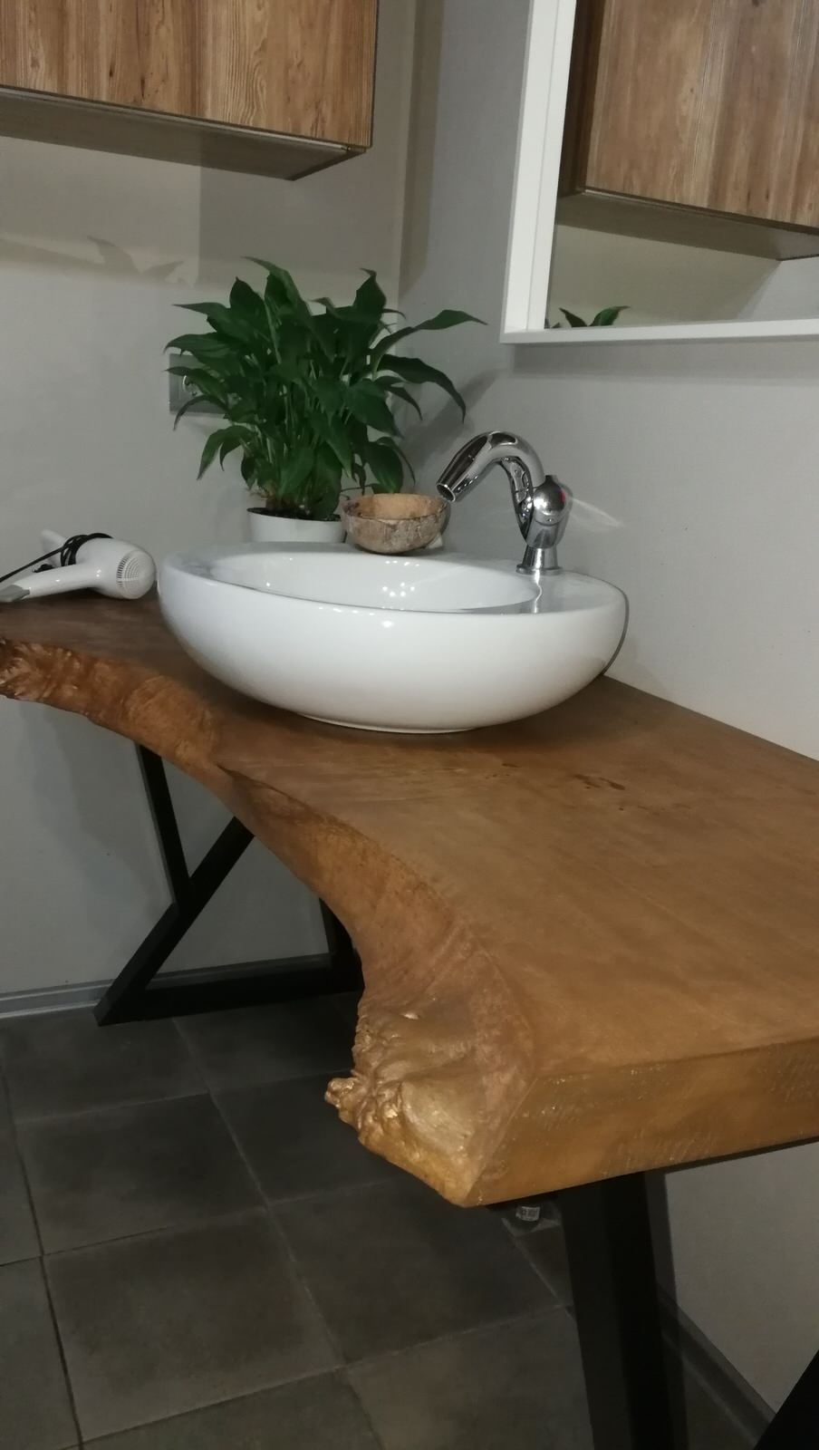 Ванная в эко стиле,  с элементами бамбука и трасника