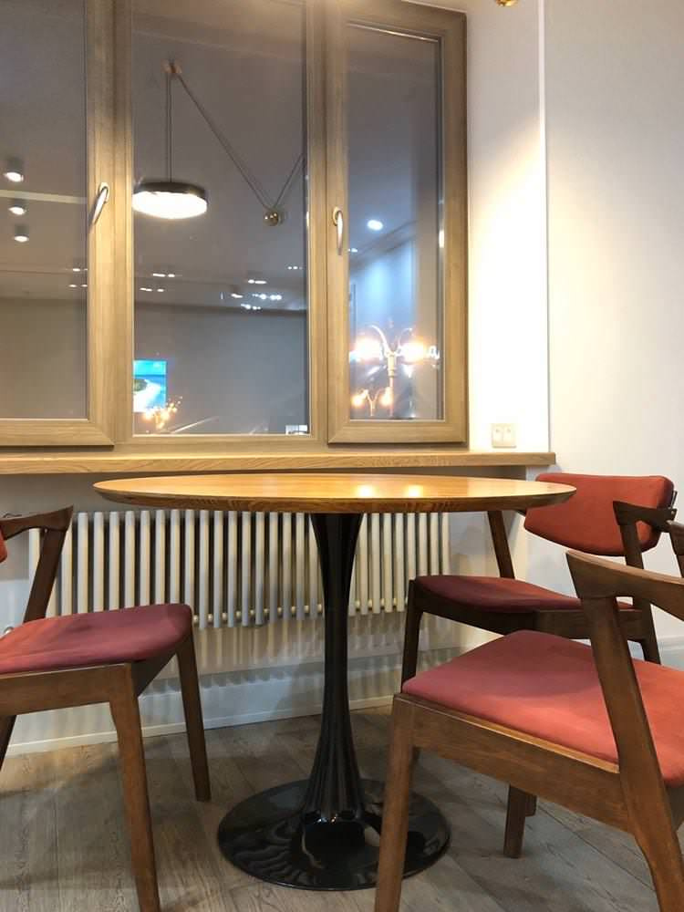 Tulip table
