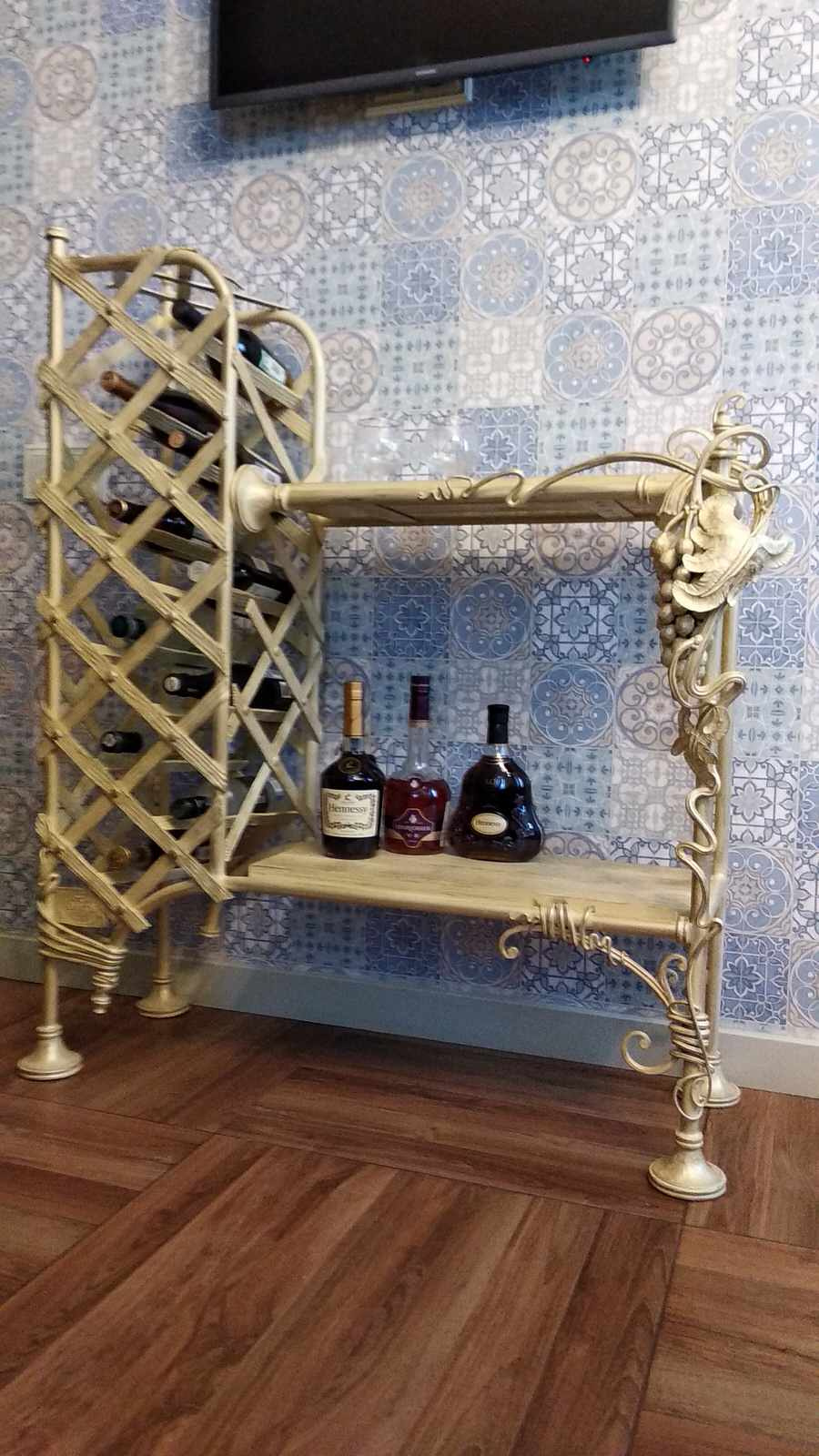Обложка проекта: Ковка в интерьере. Винный стеллаж.