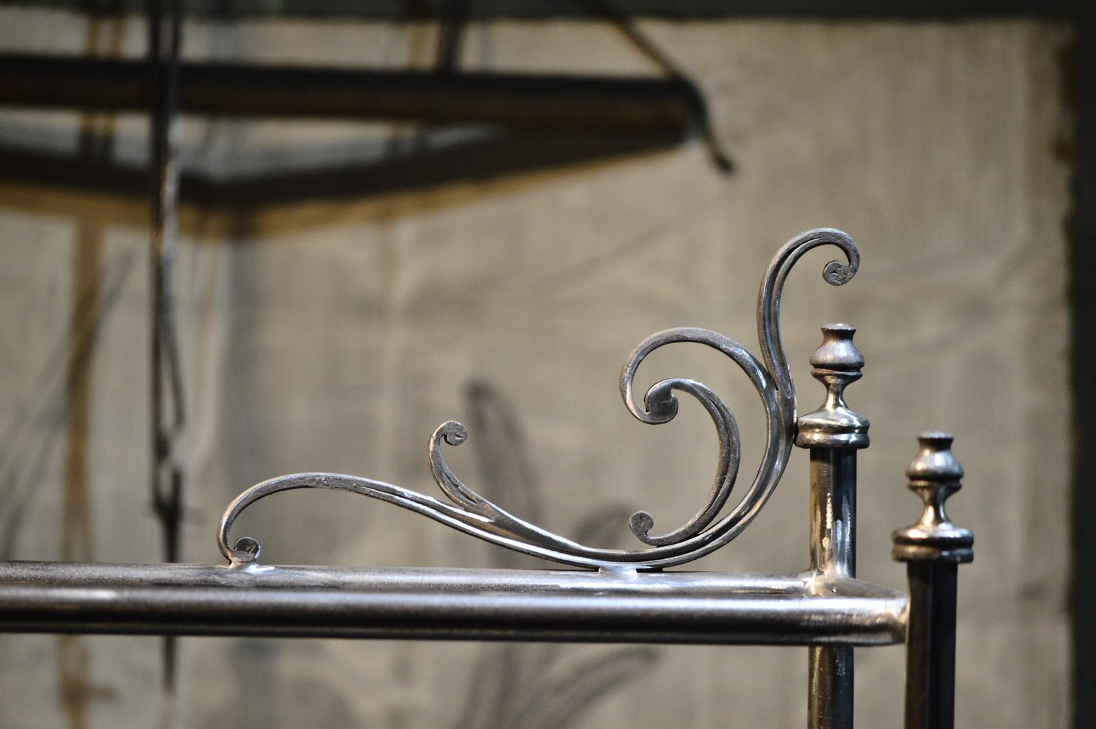 Ковка в интерьере. Винный стеллаж.