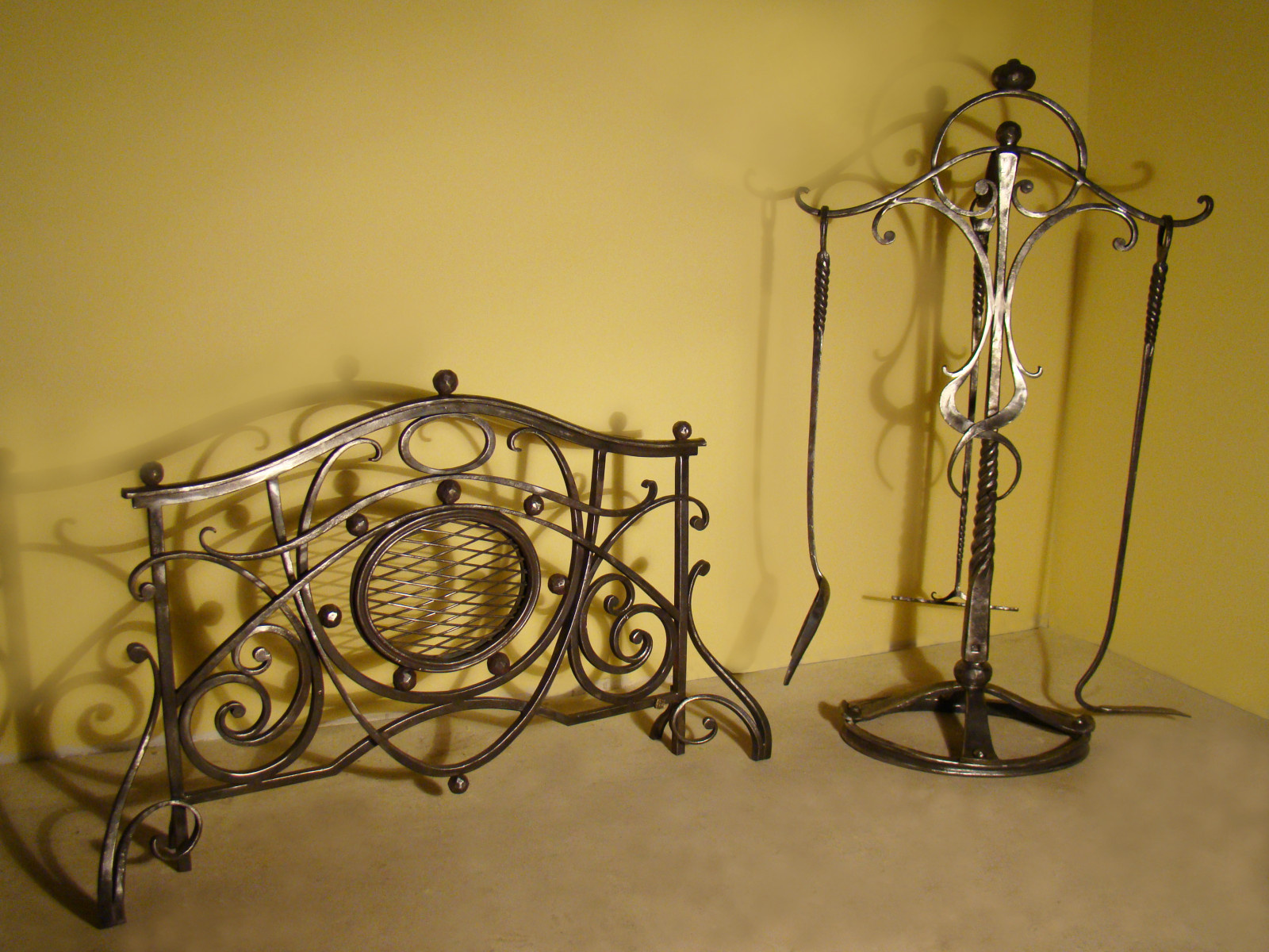 Оформление каминов художественной ковкой