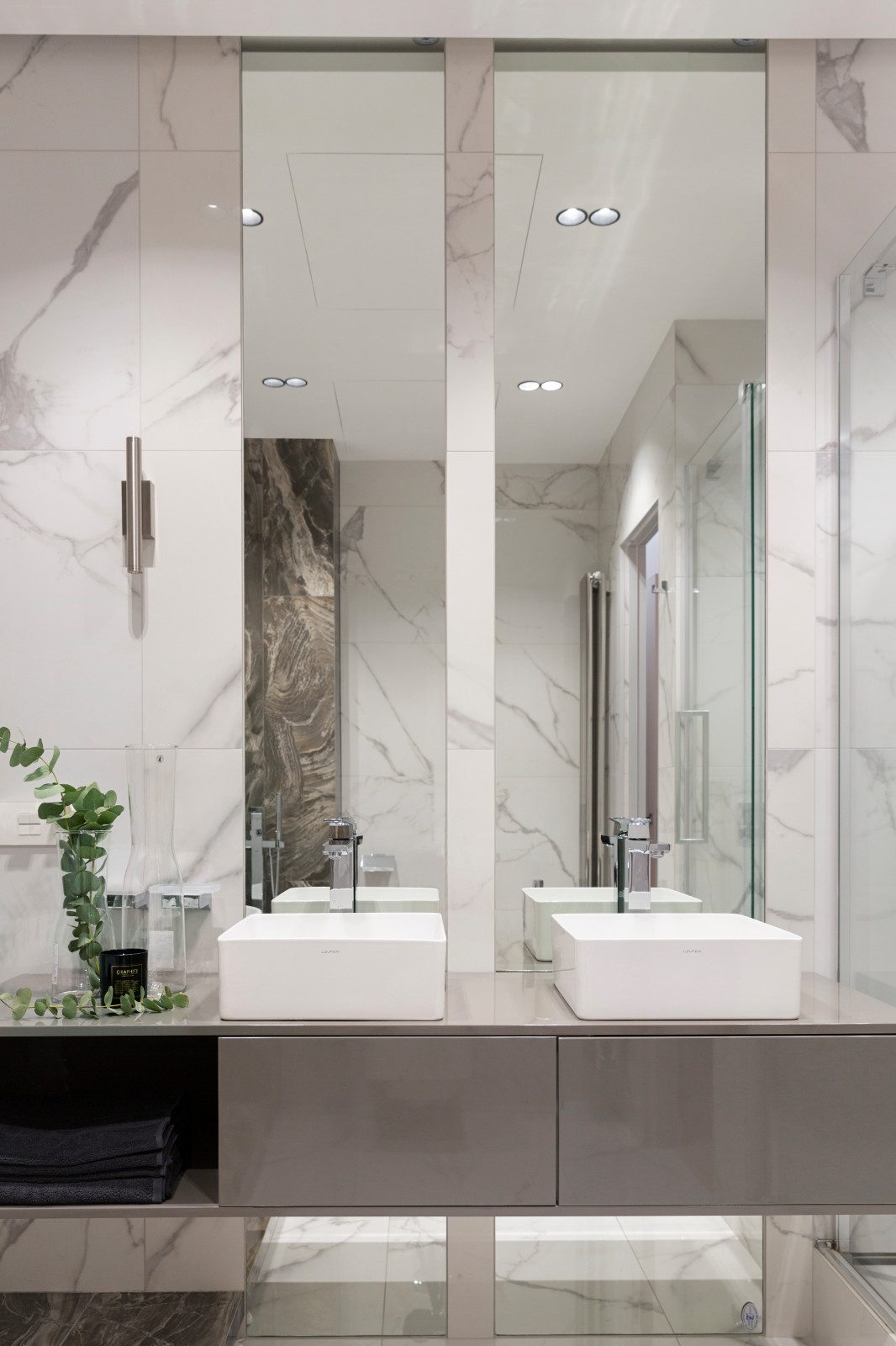 Houzz тур: Воздушный интерьер в глянце и монохроме