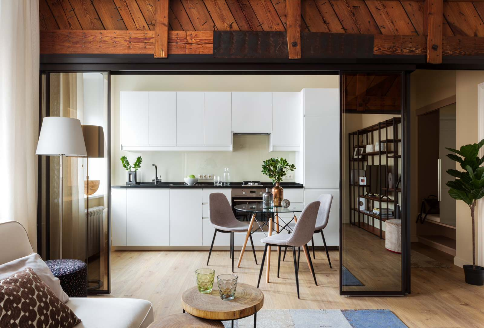 Реализация двухкомнатной квартиры в Малом Гнездниковском переулке.