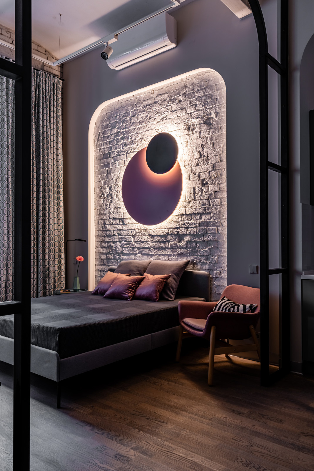 Яркая студия в лофт-комплексе