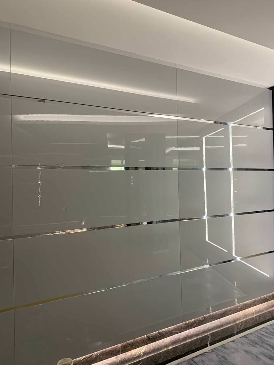 Стеновая панеляция зоны бассейна и спортзала в частном доме