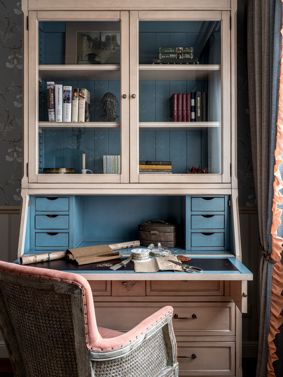 Обложка альбома: рабочее место