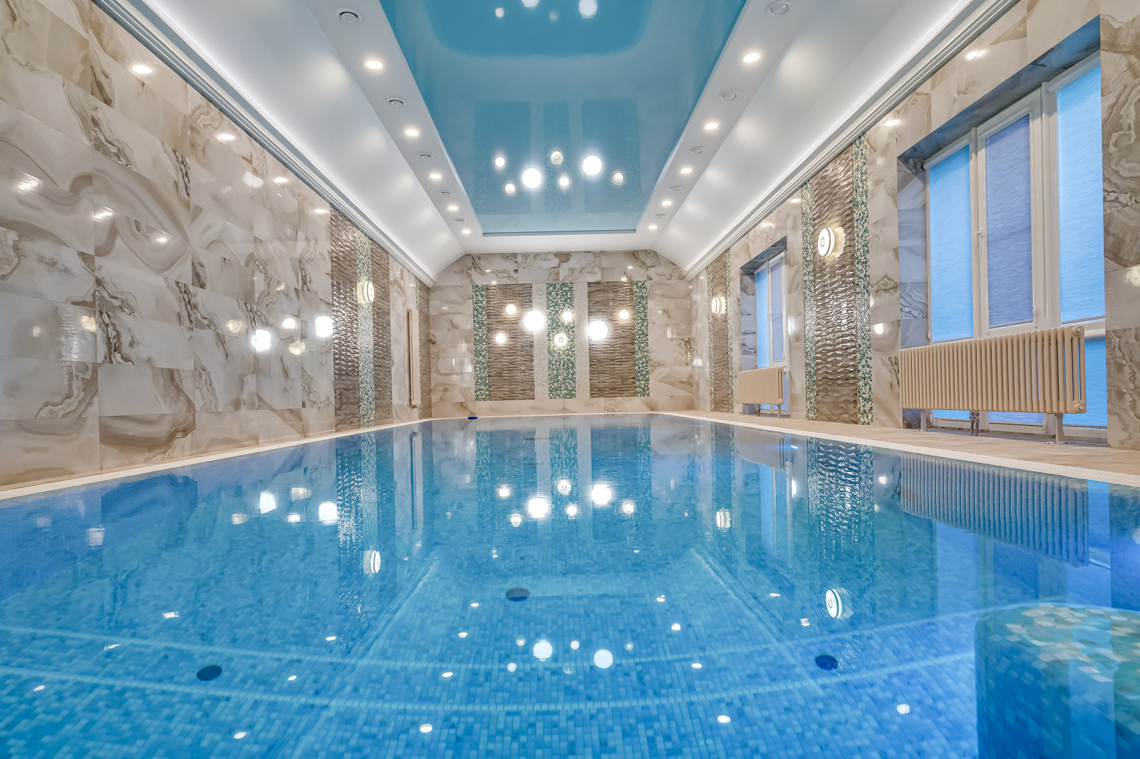 Обложка проекта: Интерьер с бассейном