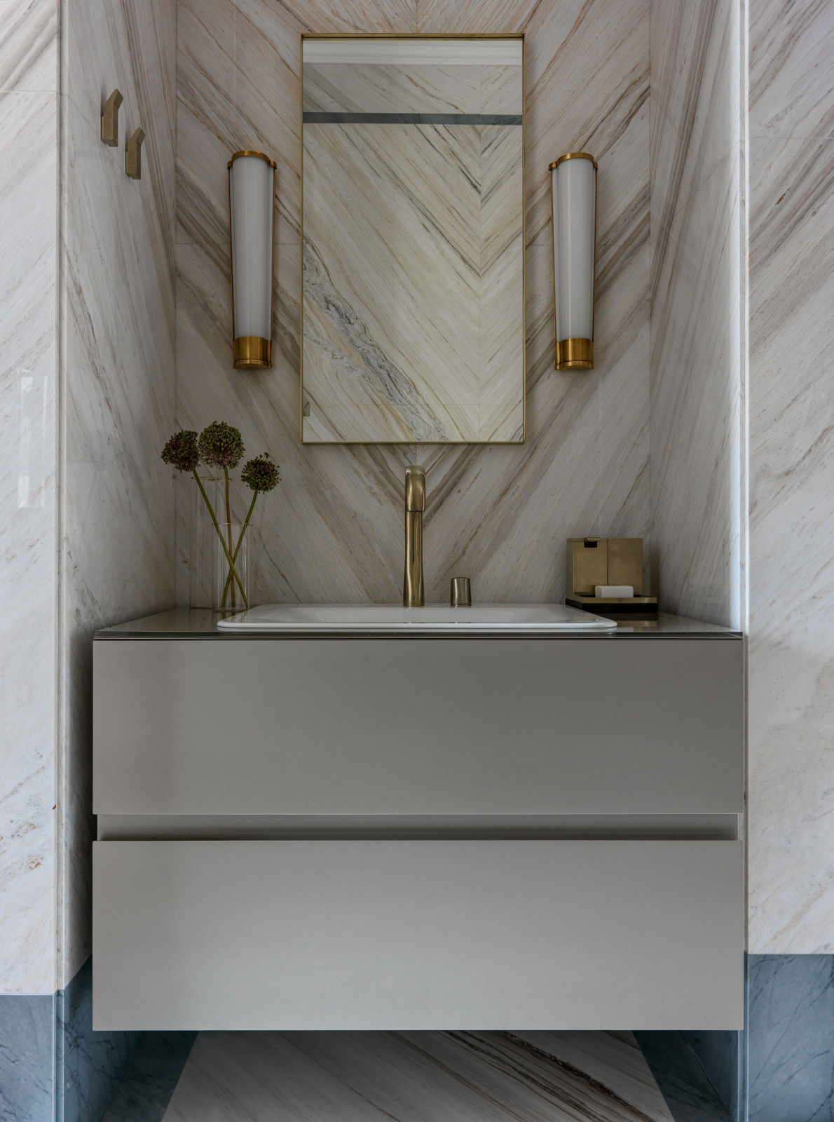 Резиденция Монэ: Огонь–интерьер с видом на Москва-сити