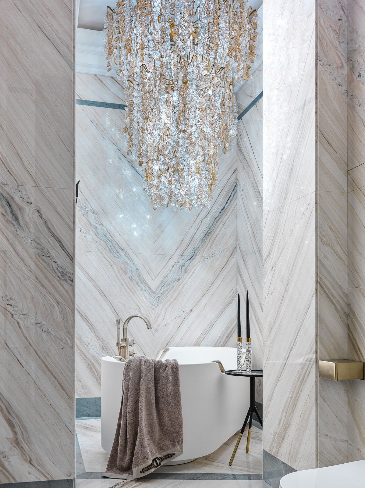 Резиденция Монэ: Огонь–интерьер с видом на Москва-сити