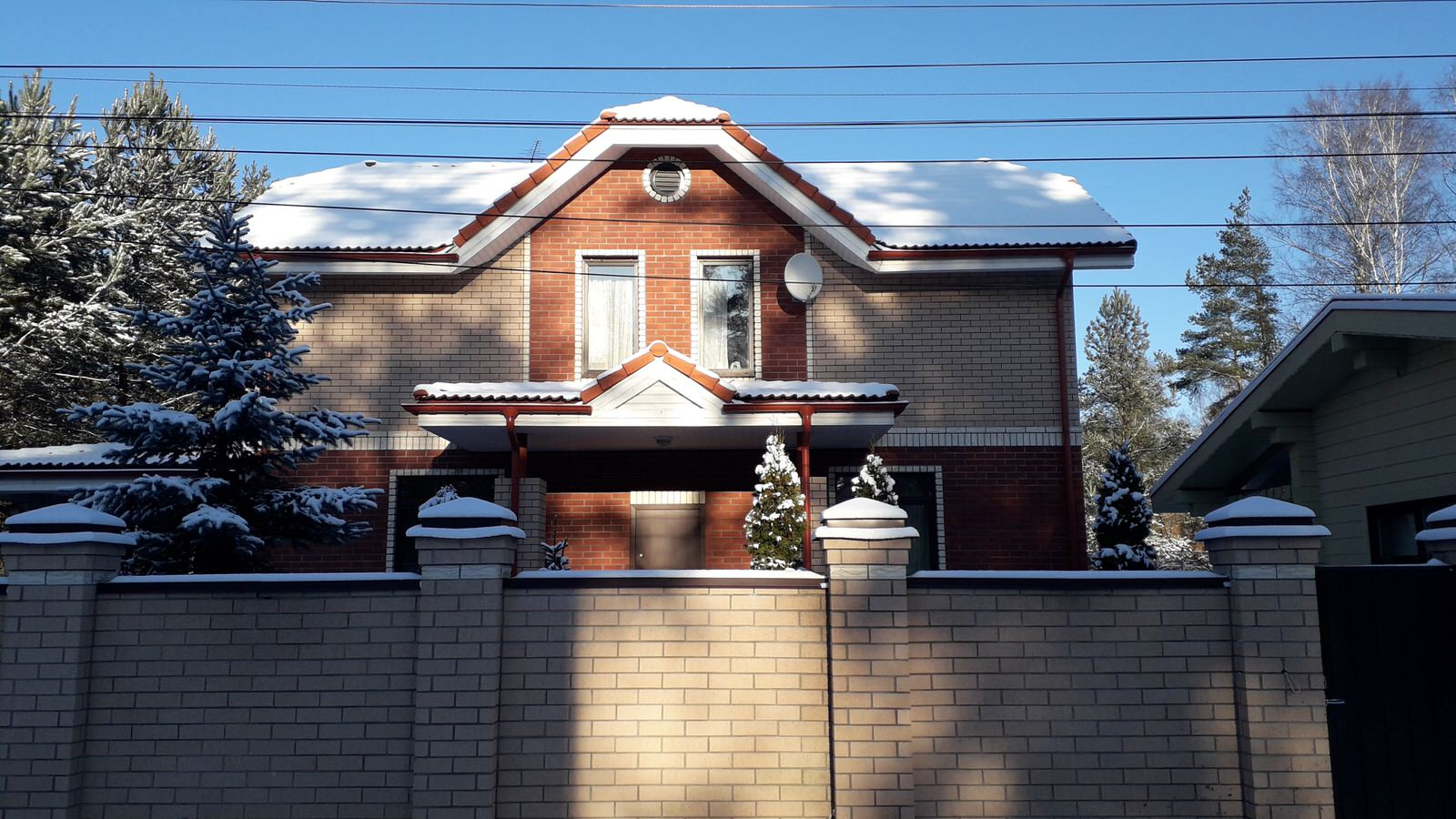 Проект дома 250 м2 со вторым светом в гостиной