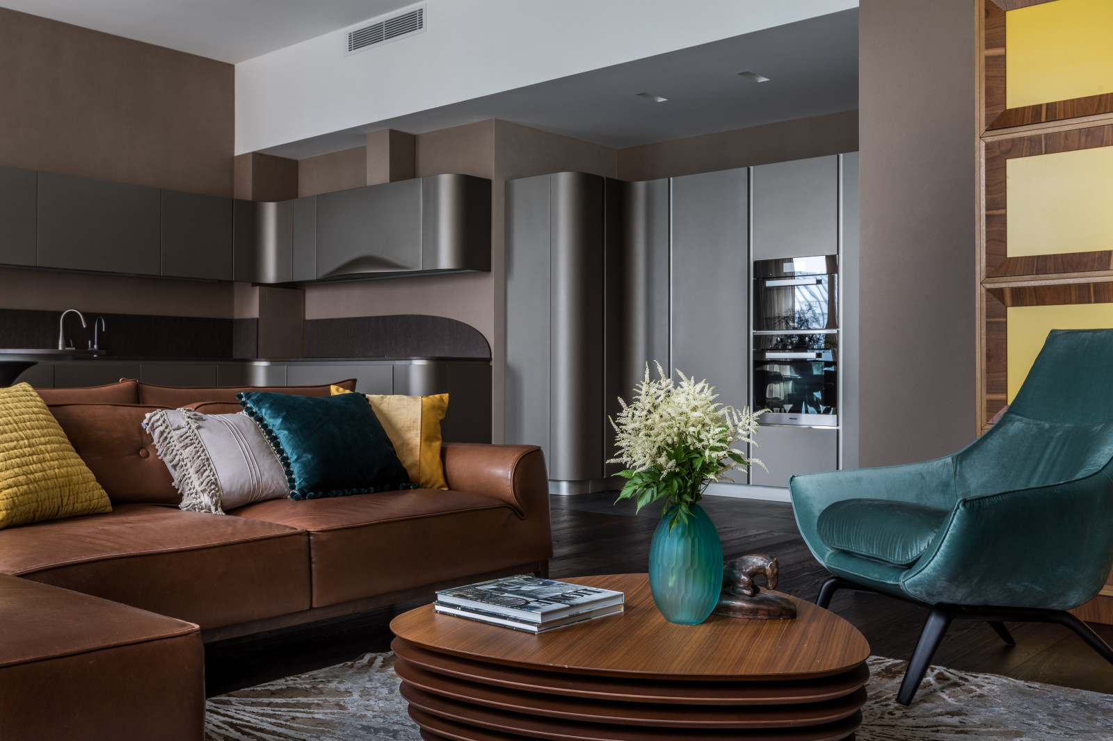 Houzz тур: Интерьер вокруг футуристической кухни