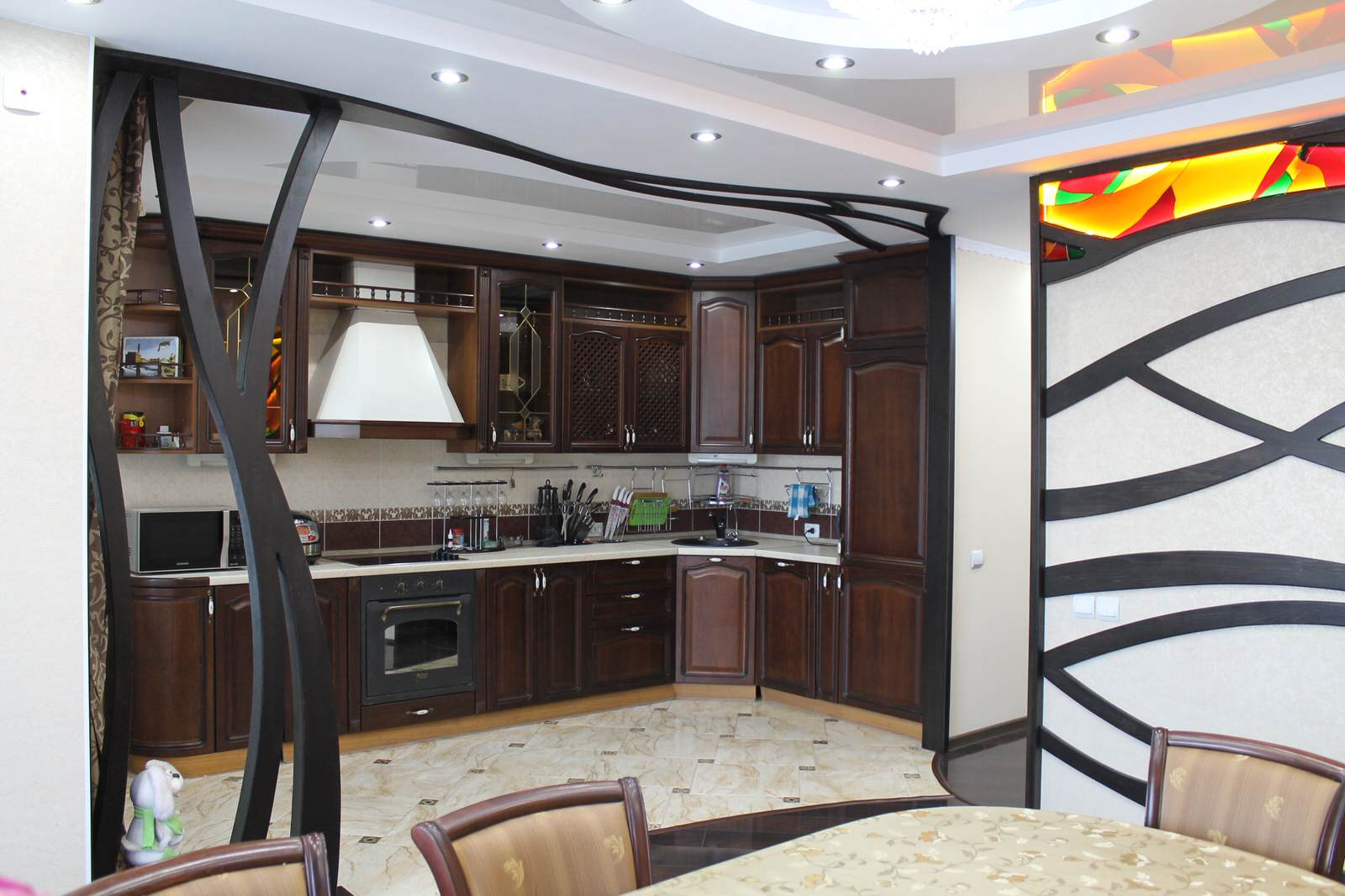 Монтаж витражей в сложные деревянные конструкции