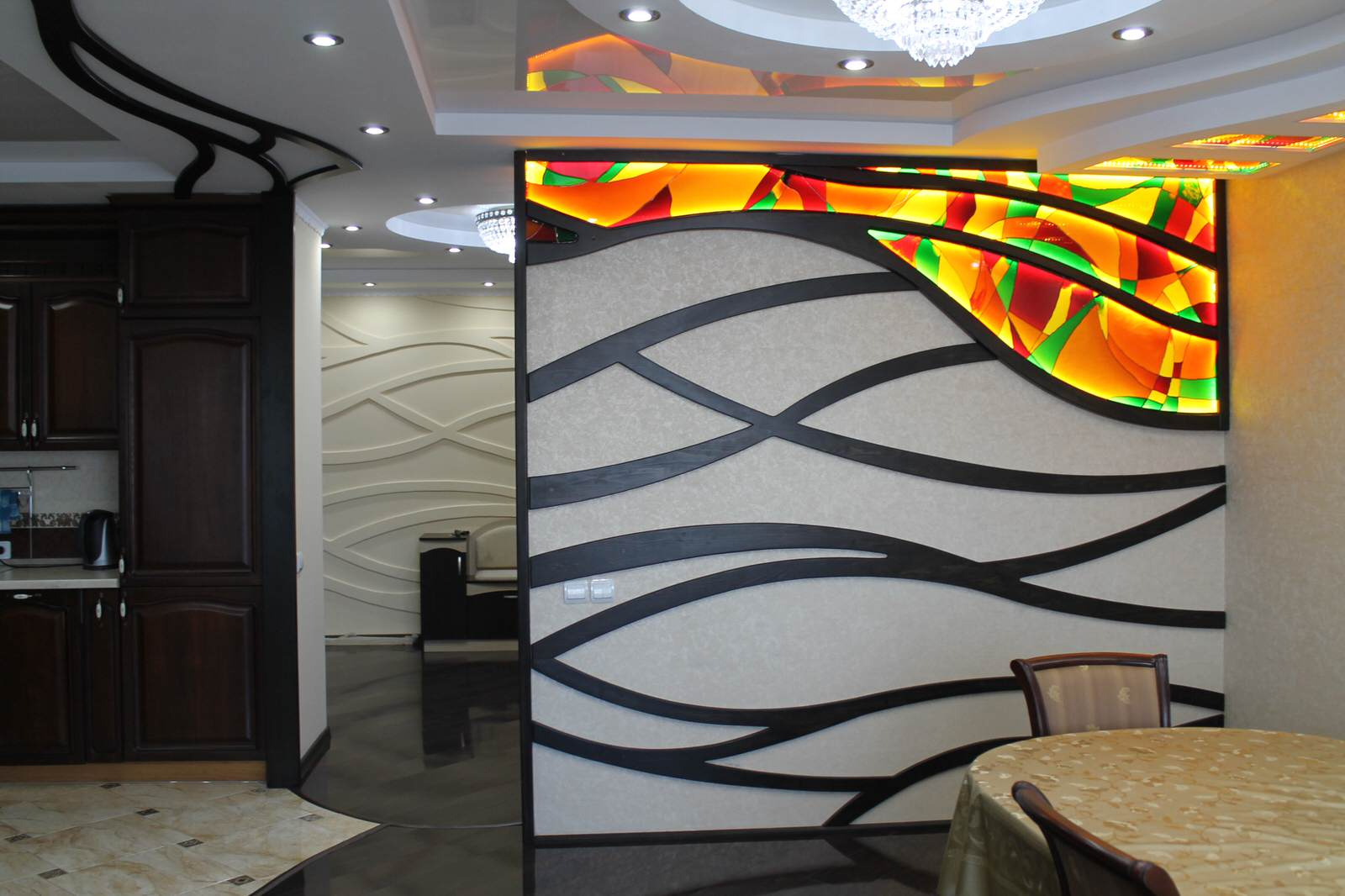 Монтаж витражей в сложные деревянные конструкции