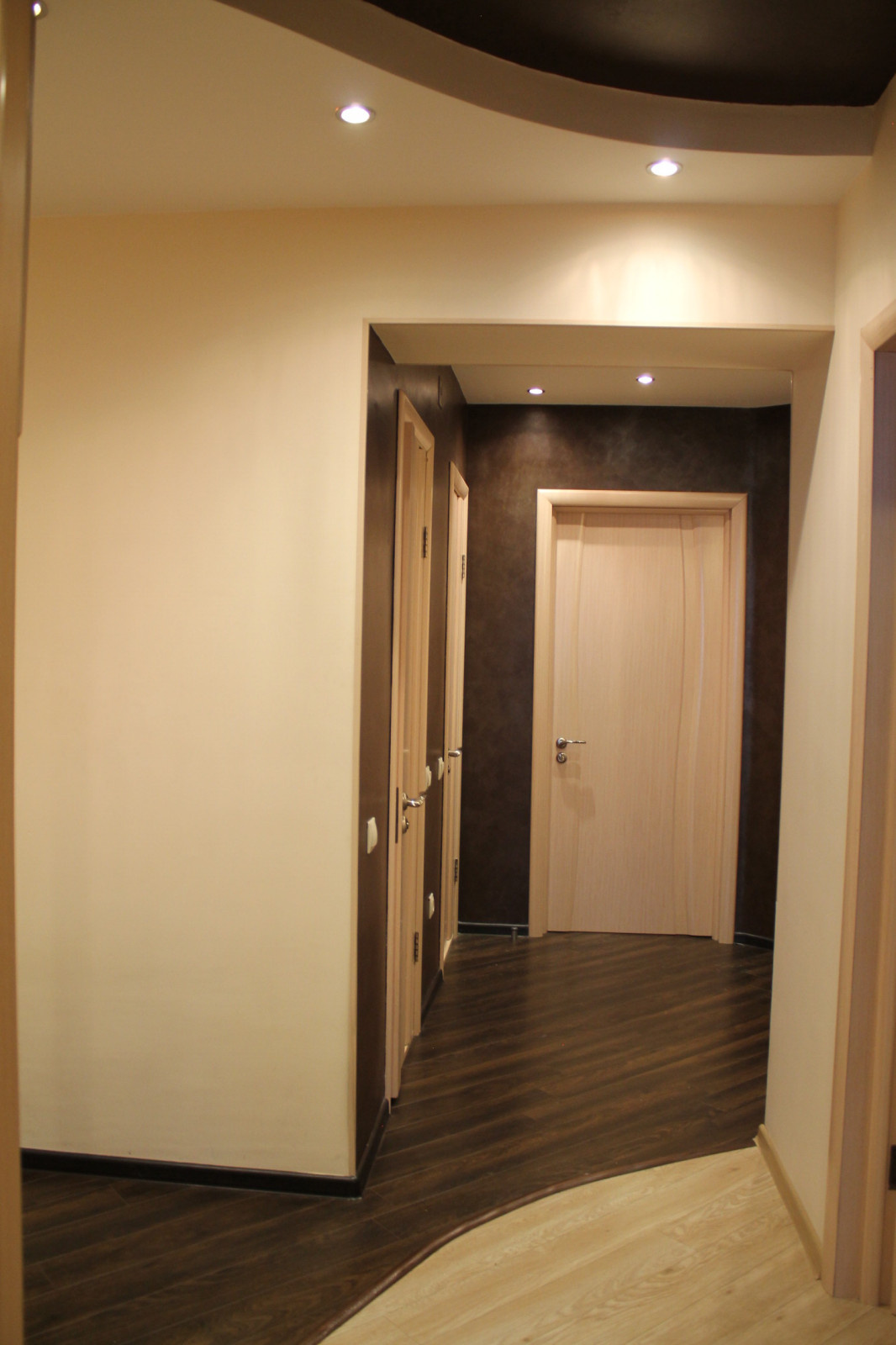 Обложка проекта: коридор "до и после"