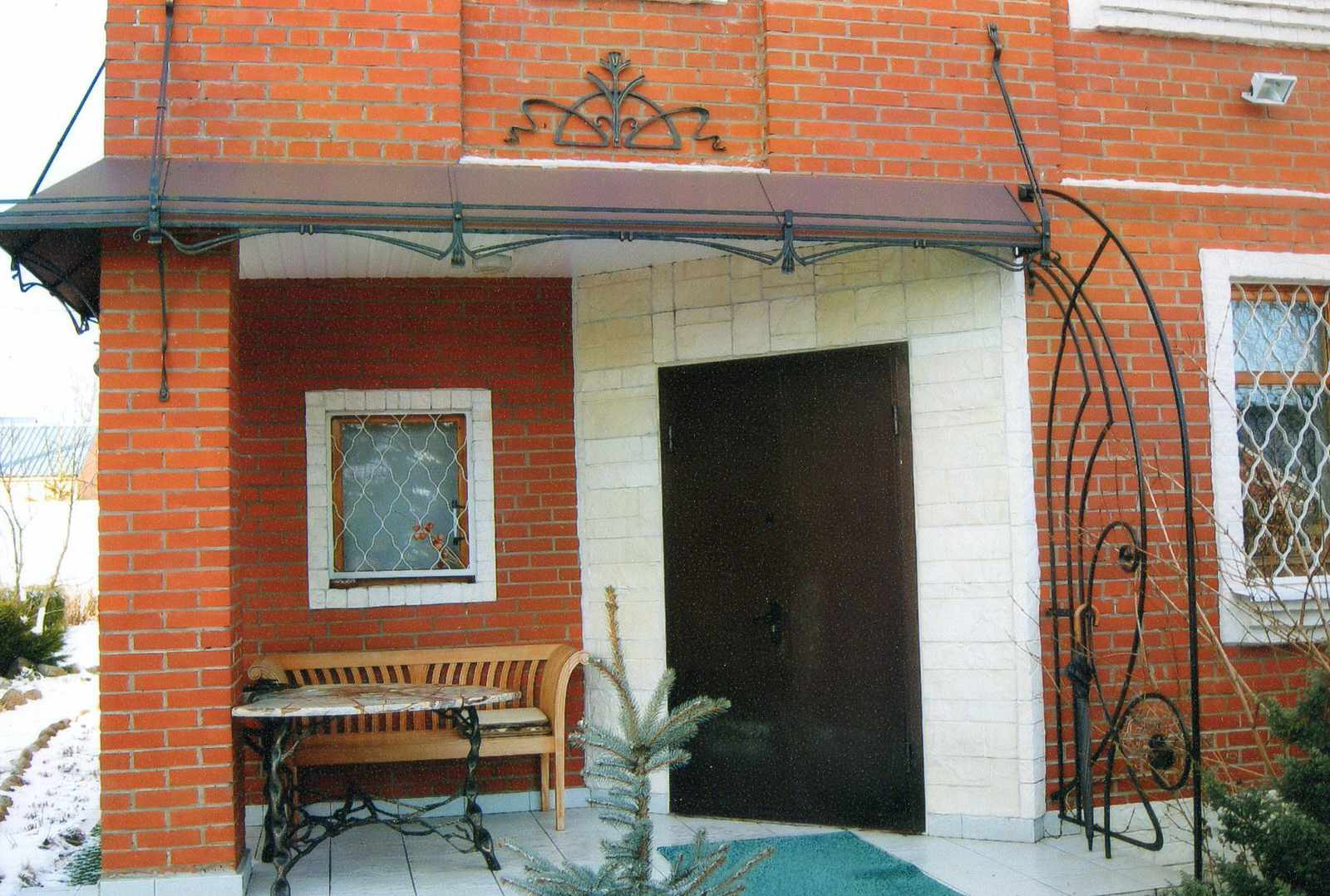 Стол с ракушкой