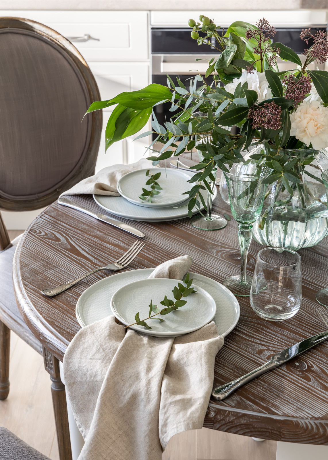 Обложка альбома: столовая