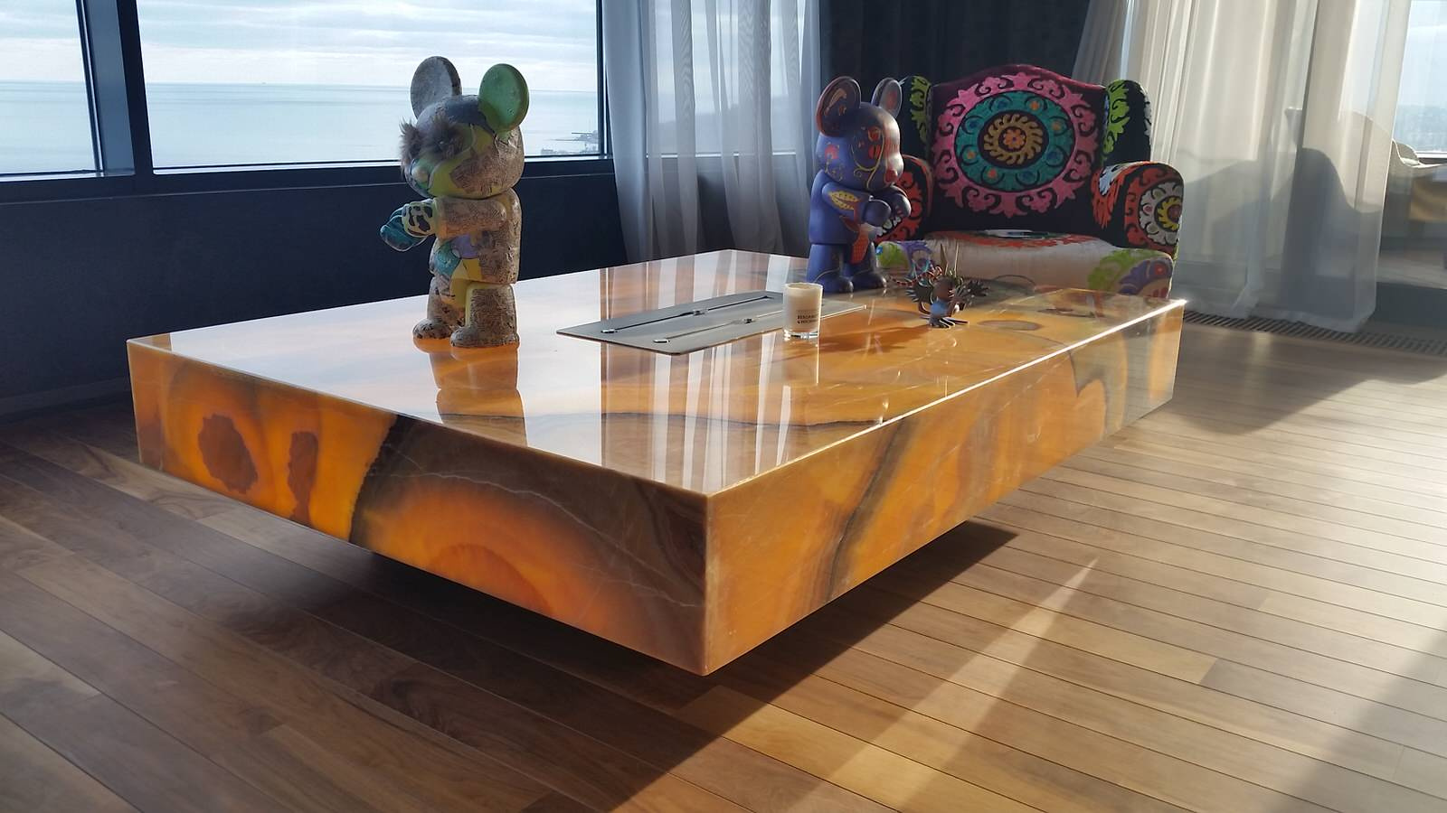 Биокамин из натурального оникса с подстветкой