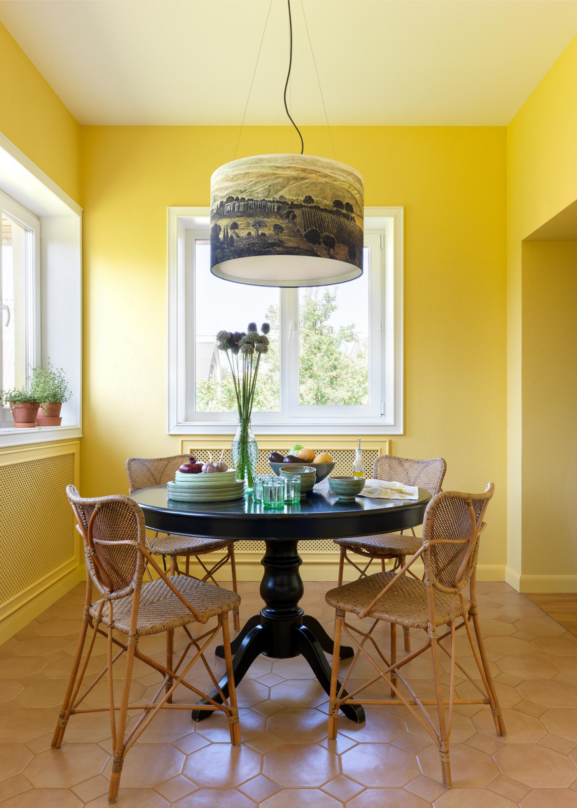 Дом на берегу Клязьминского водохранилища. Столовая