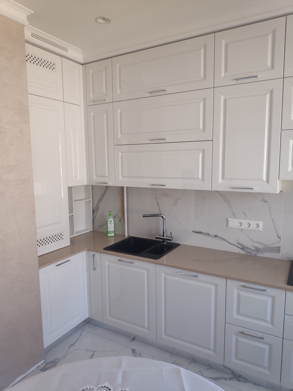 Белоснежка- глянцевая кухня. ЖК Таврический