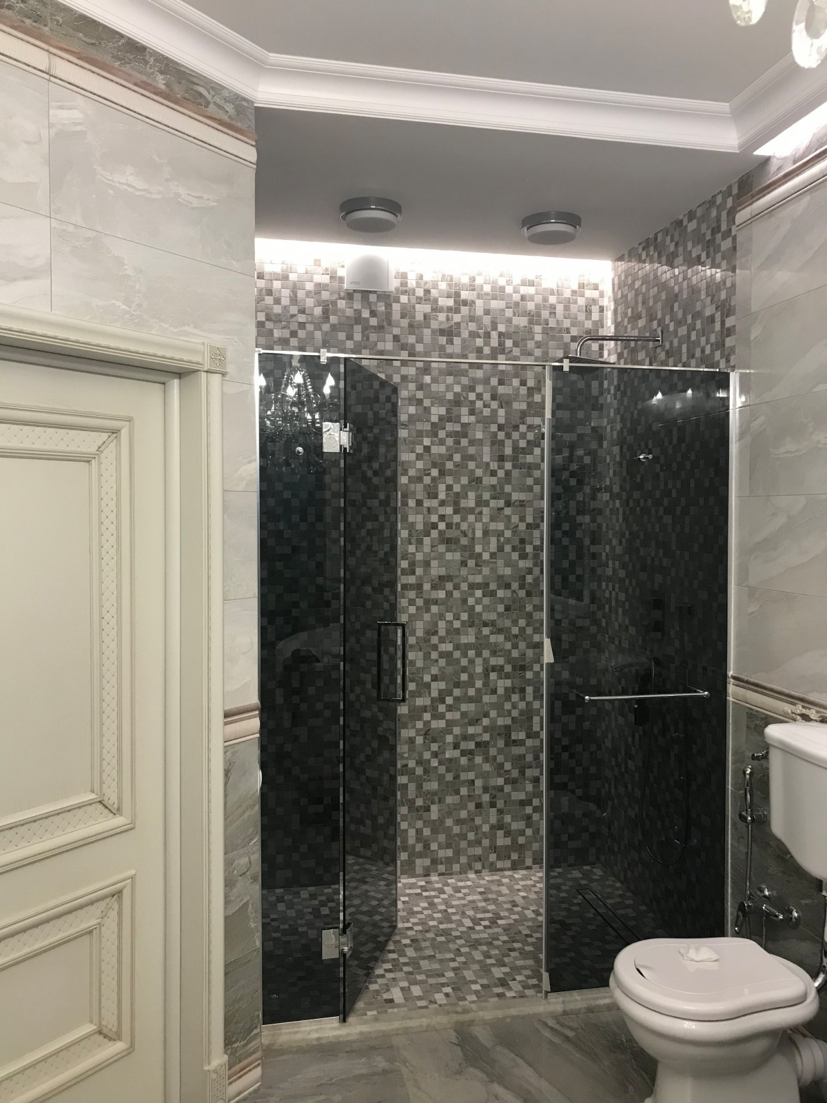 Душевые из стекла grey в Екатеринбурге