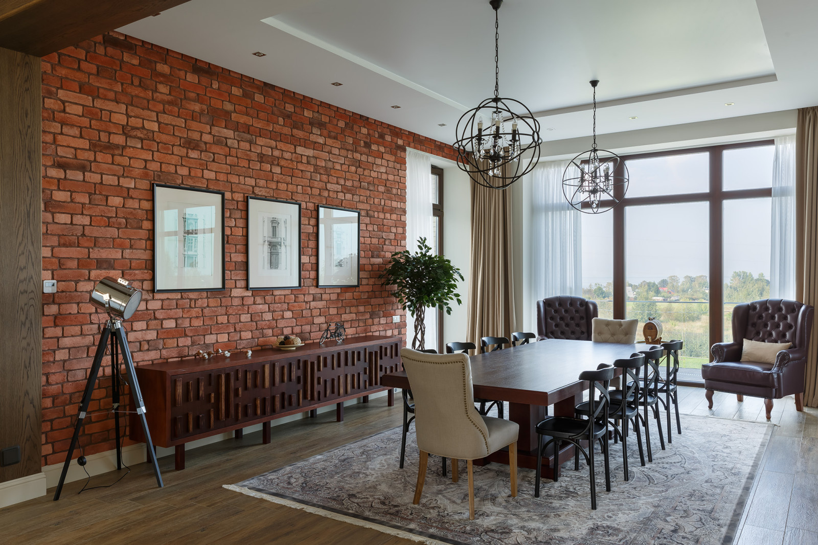 Дом на склоне