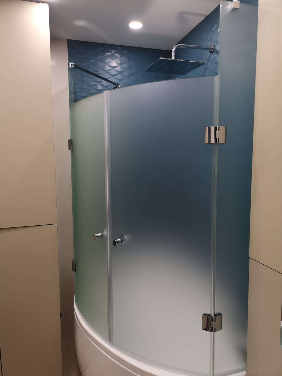 Обложка проекта: Стеклянная перегородка на ванной