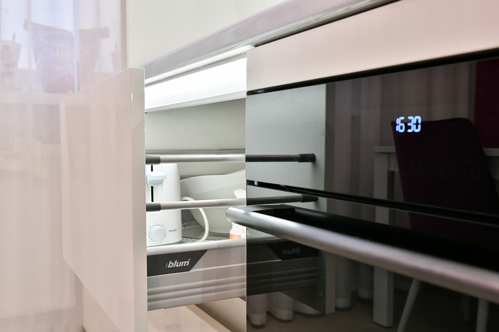 Глянцевая кухня модерн