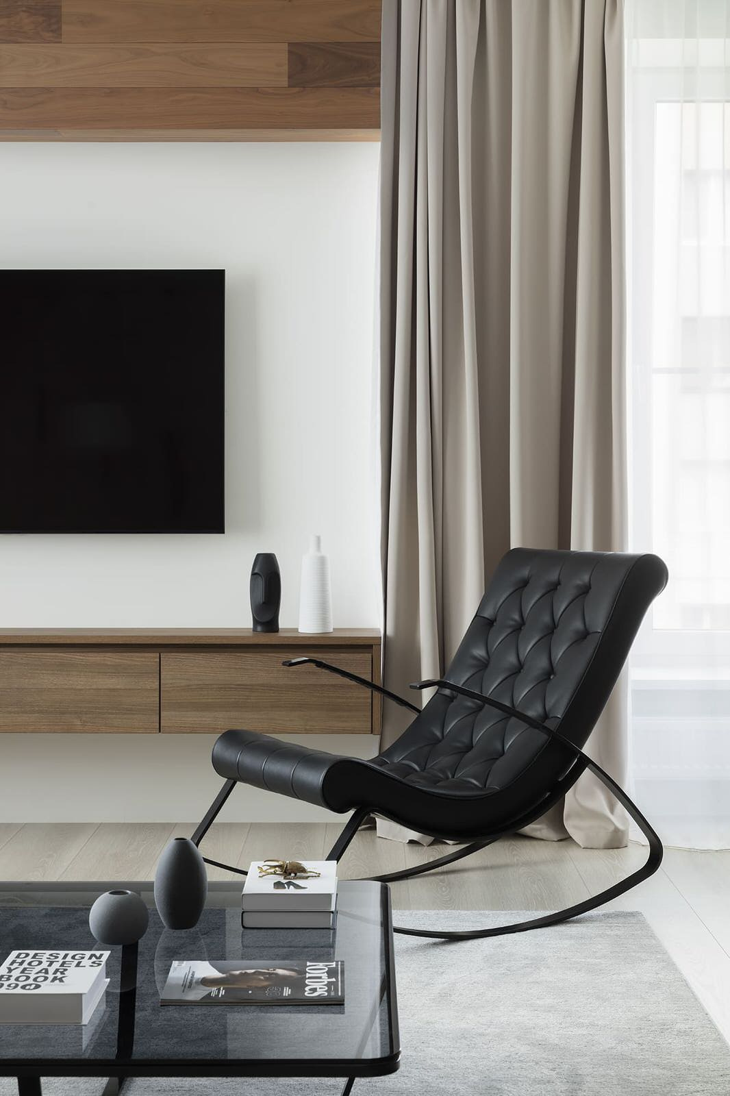 Обзор современной квартиры 170 квм. Полы без плинтуса. Двери в потолок.