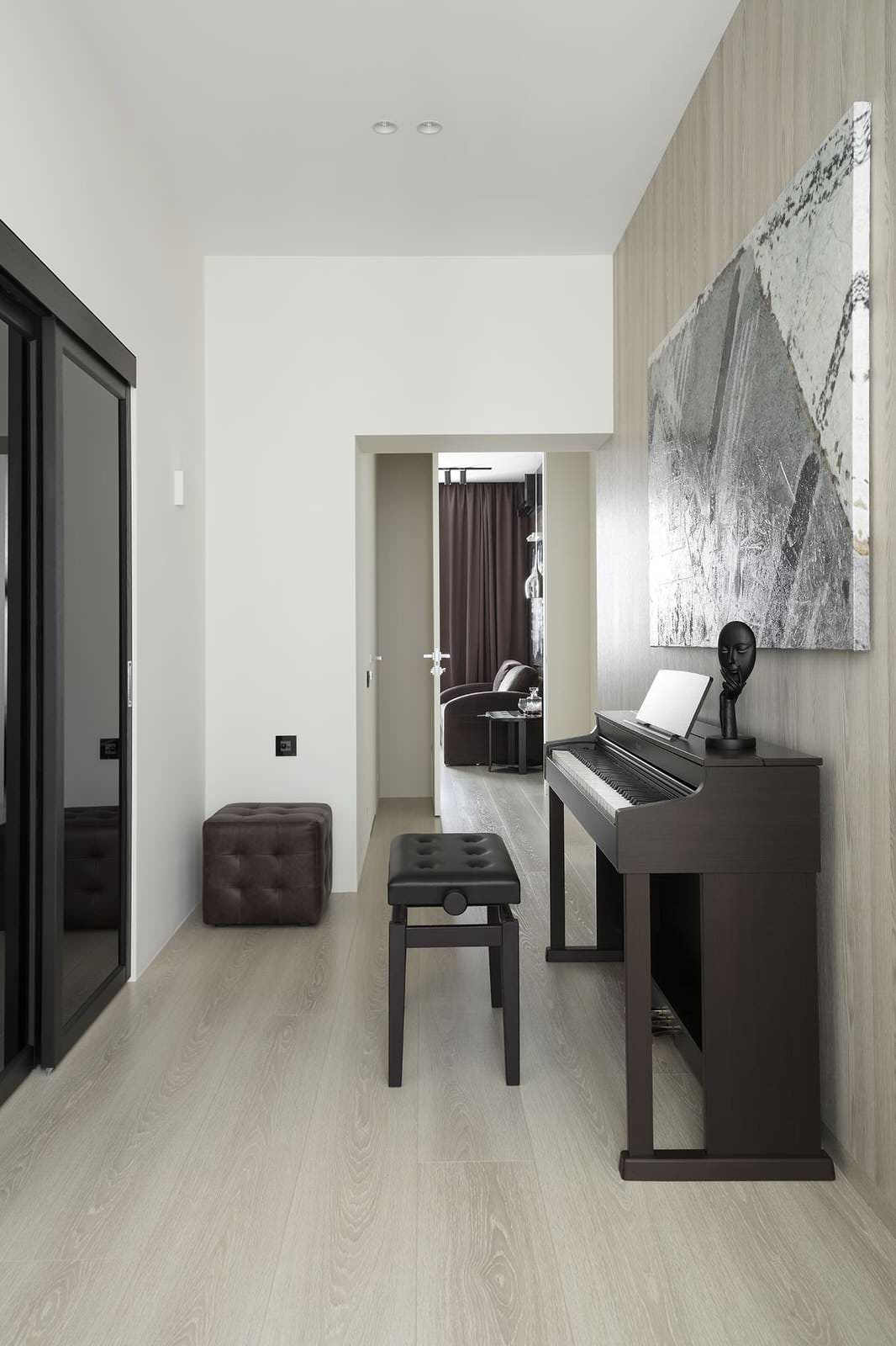 Обзор современной квартиры 170 квм. Полы без плинтуса. Двери в потолок.