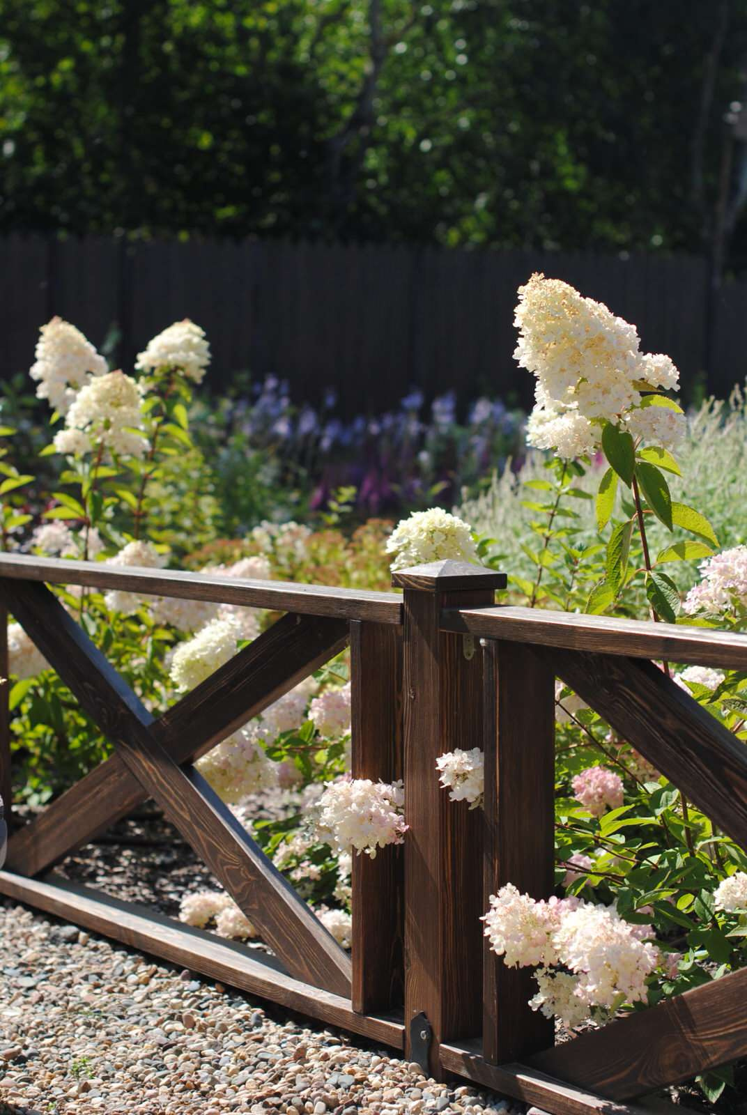 Дизайн участка с уклоном более 7 м.