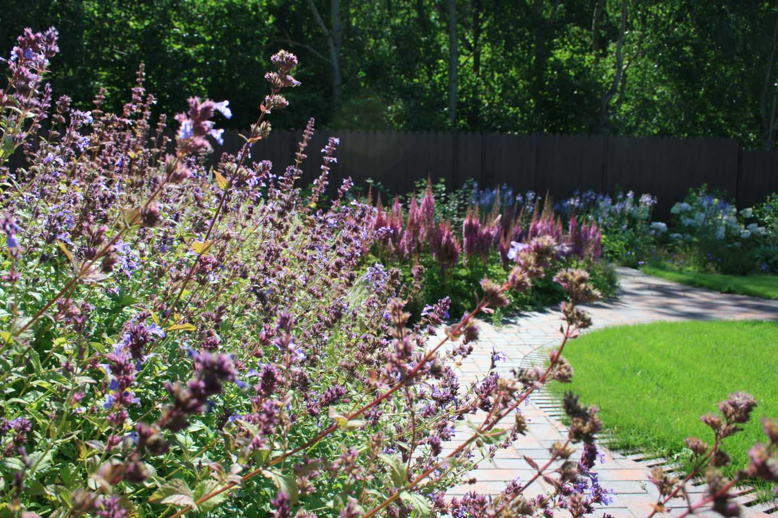 Дизайн участка с уклоном более 7 м.