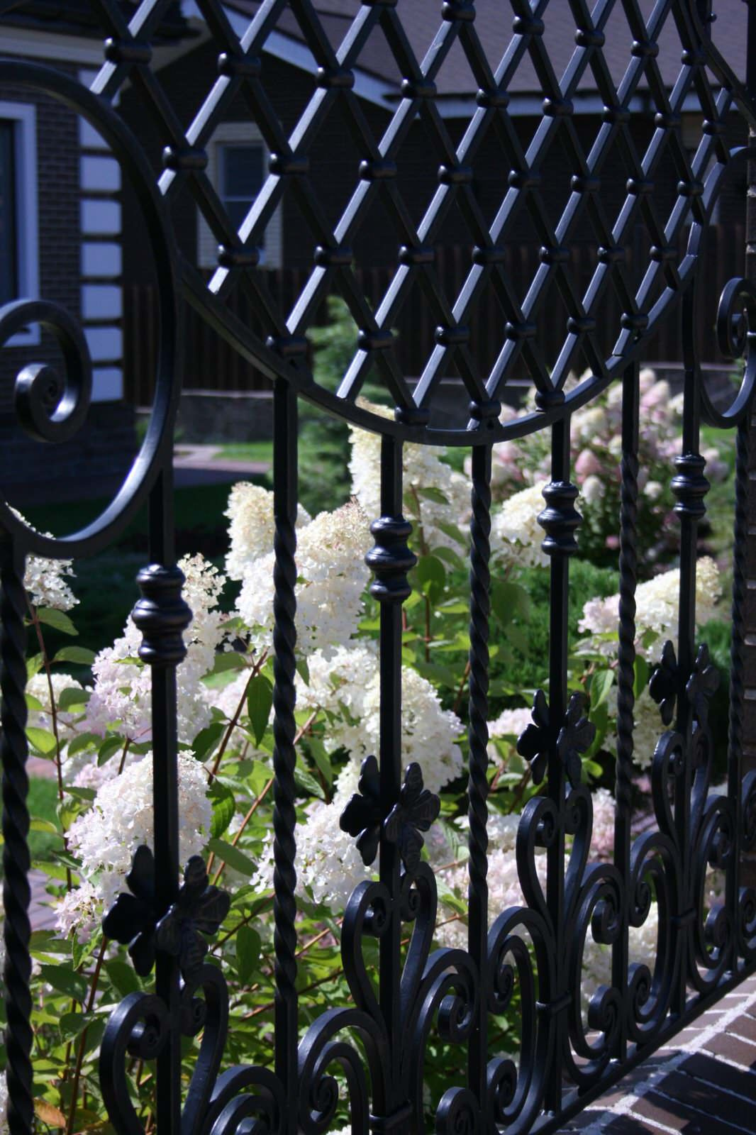 Дизайн участка с уклоном более 7 м.