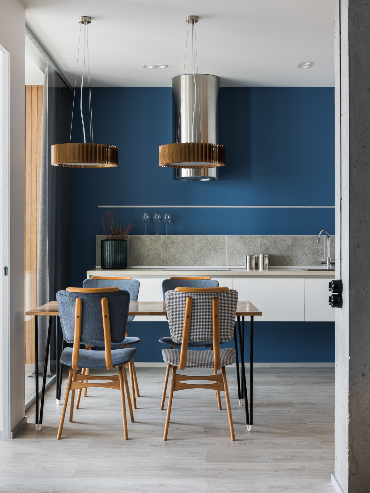 Houzz тур: Интерьер в Саратове со стенами из стекла и металла