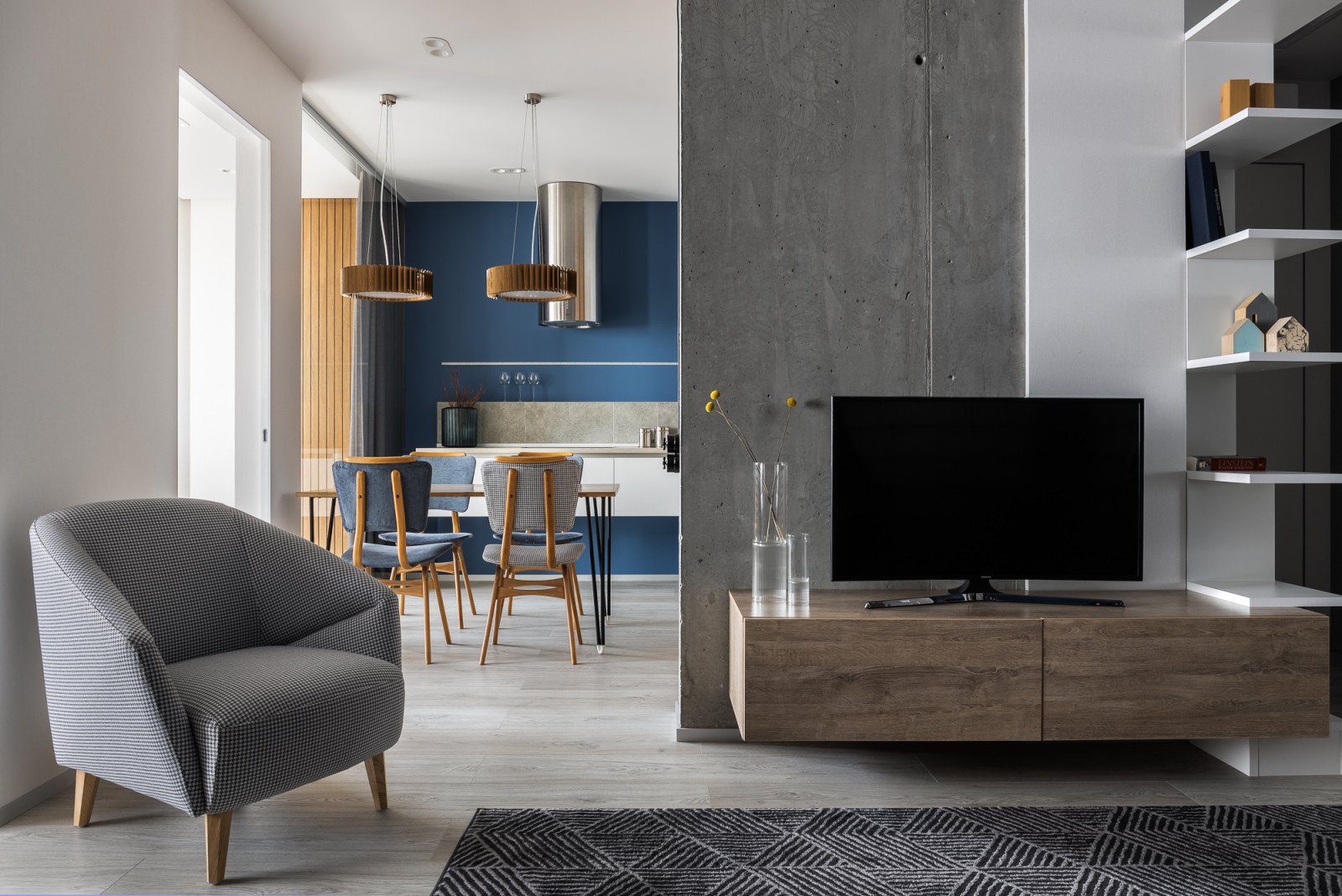 Houzz тур: Интерьер в Саратове со стенами из стекла и металла