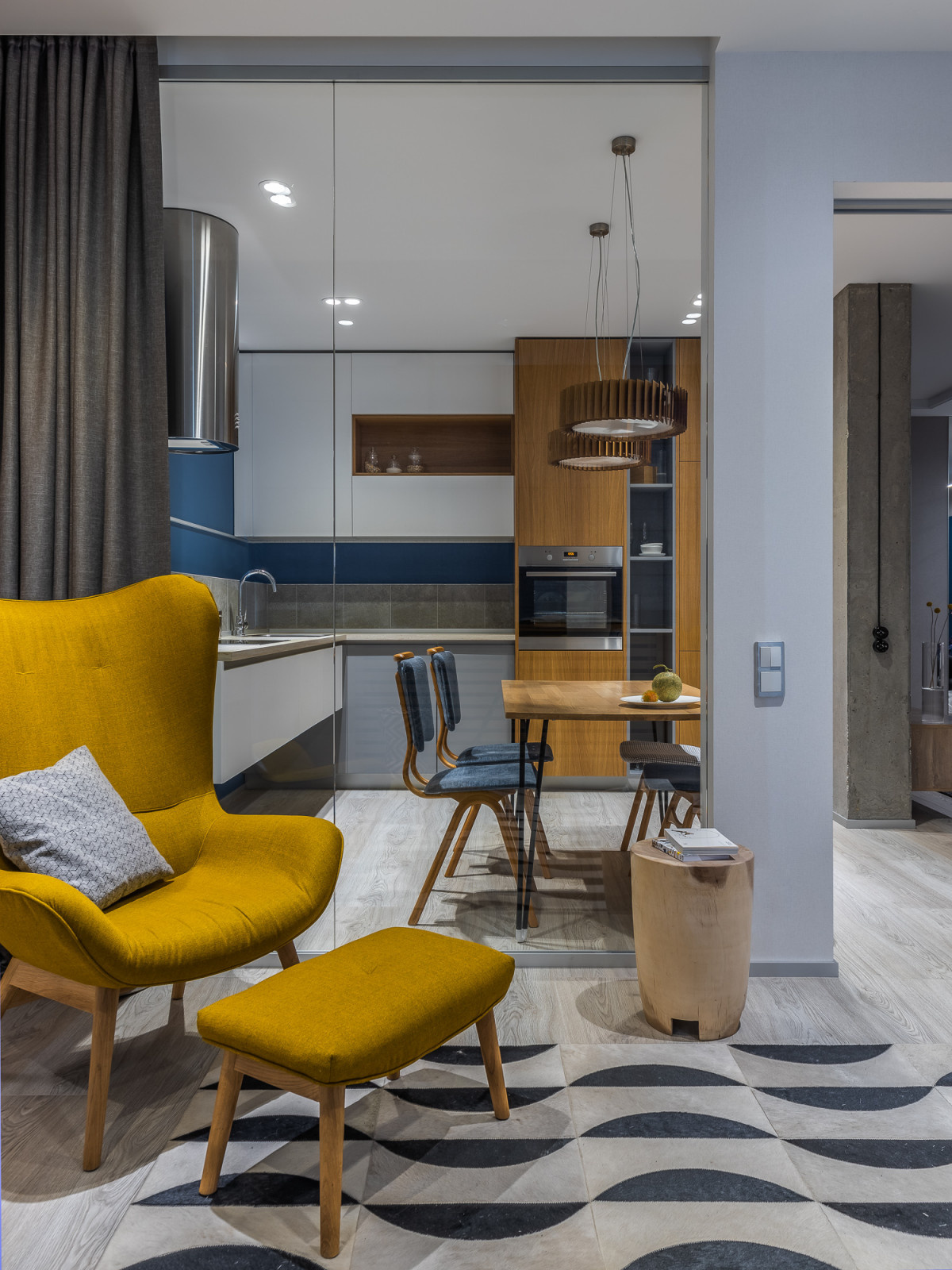 Houzz тур: Интерьер в Саратове со стенами из стекла и металла