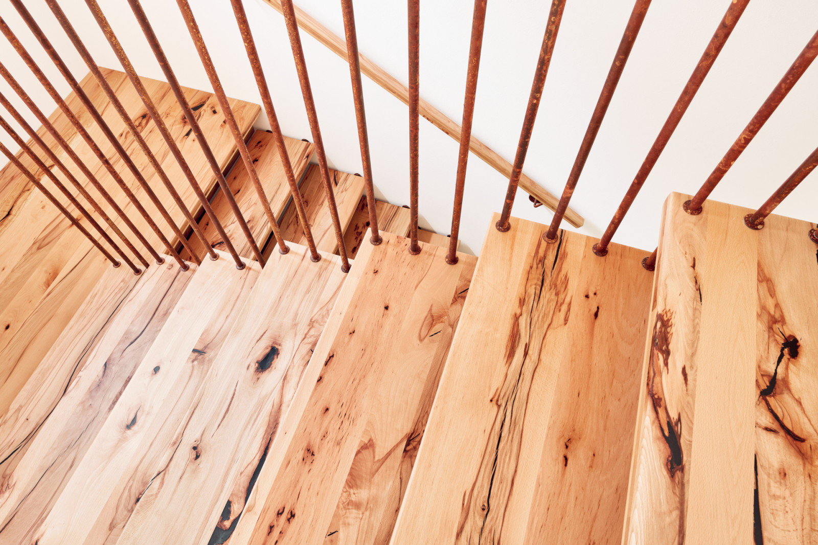 Консольная лестница из бука