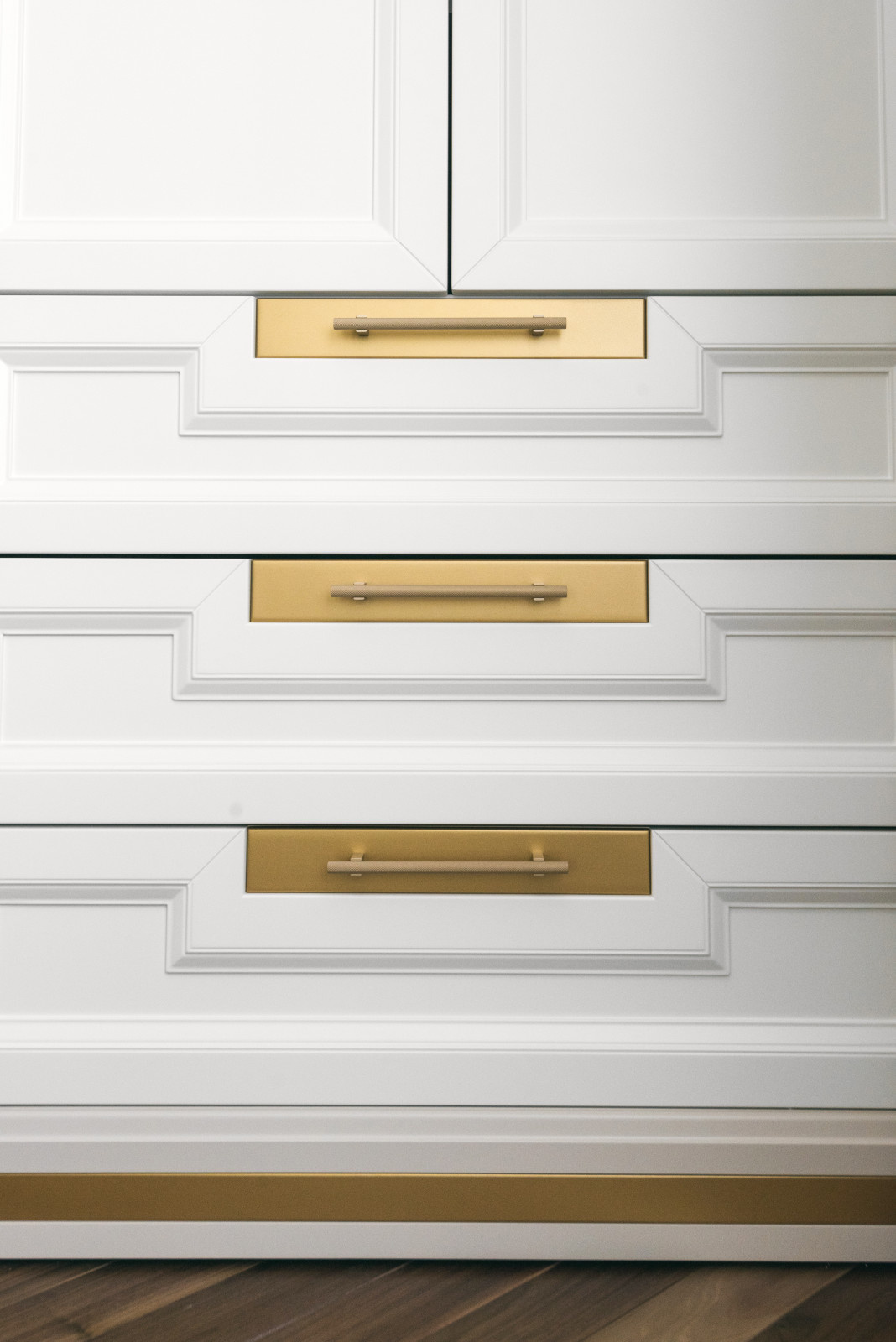 Гардеробная комната с элементами Латуни