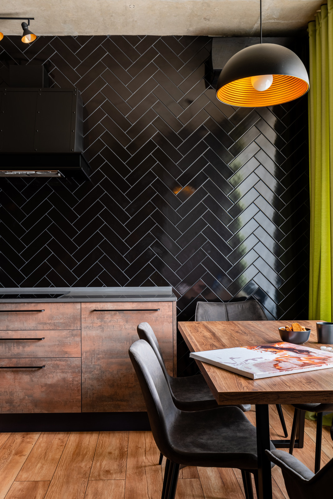 Просто фото: 23 идеи, как уложить плитку кухонного фартука