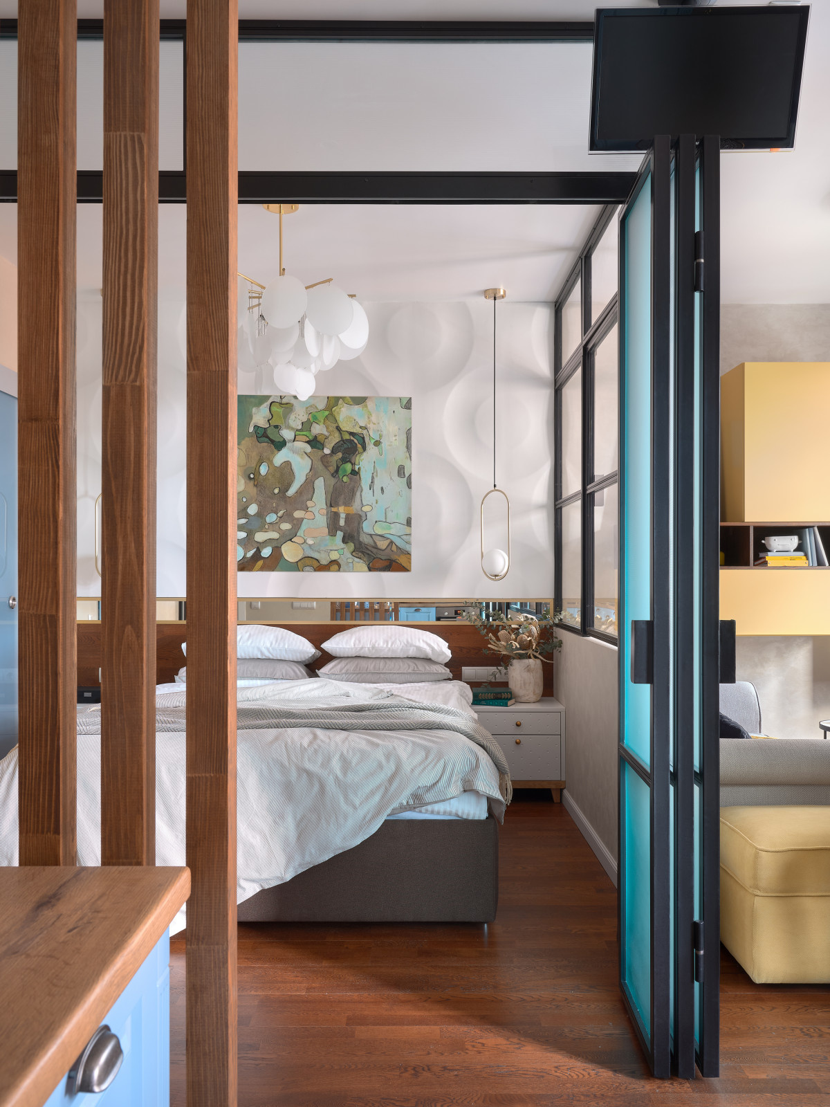 Houzz тур: 35 кв.м с панорамным окном из спальни в гостиную