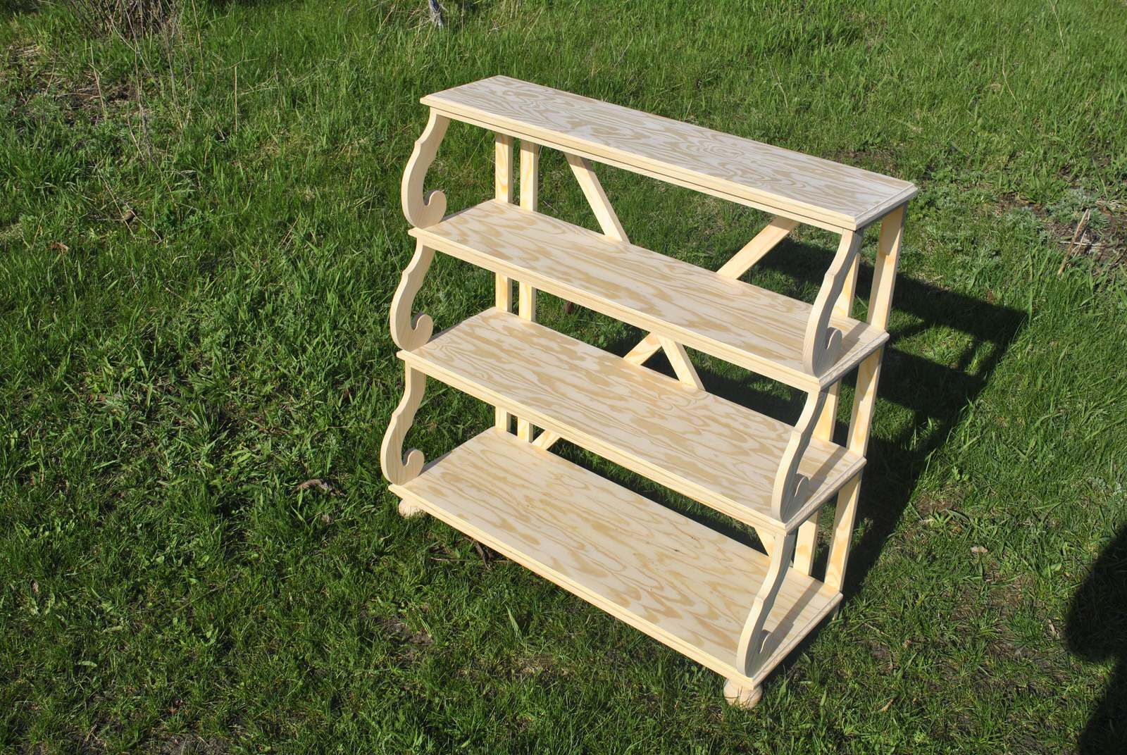 Часы каминные, настольные из древесины, резные ручной работы.