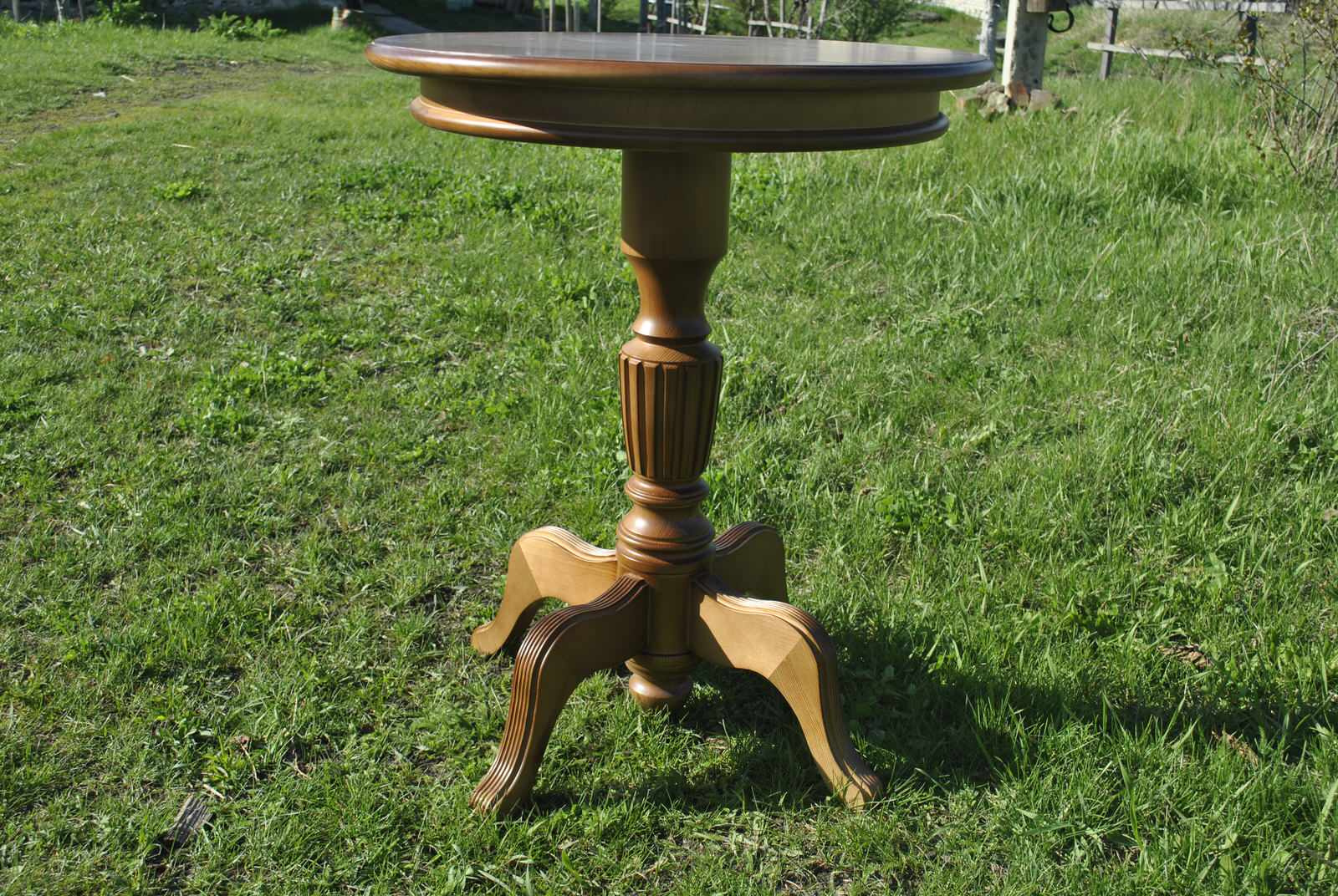 Часы каминные, настольные из древесины, резные ручной работы.