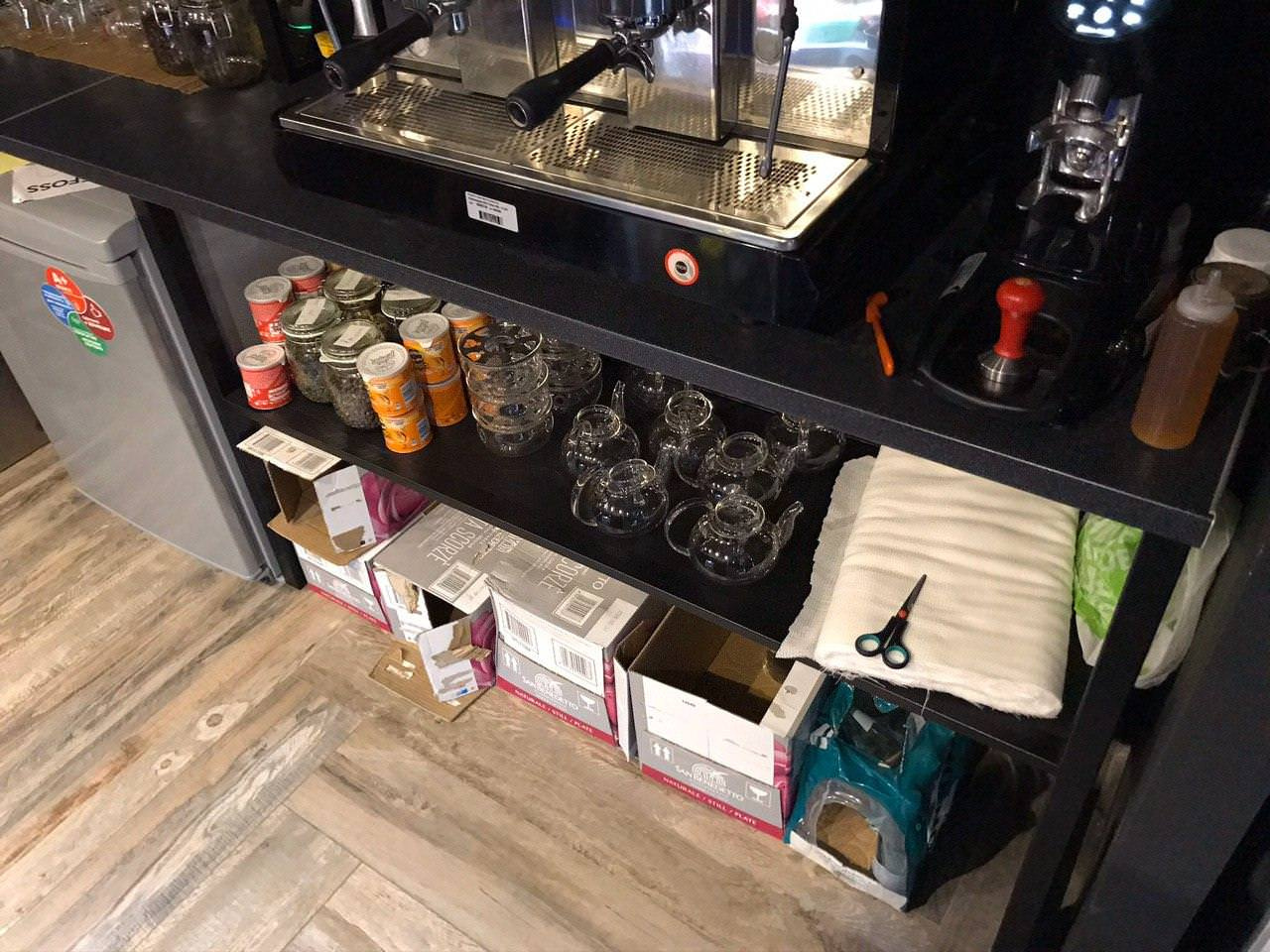 Барная стойка, кухня и стеллажи за баром для mAskva Lounge, г. Москва