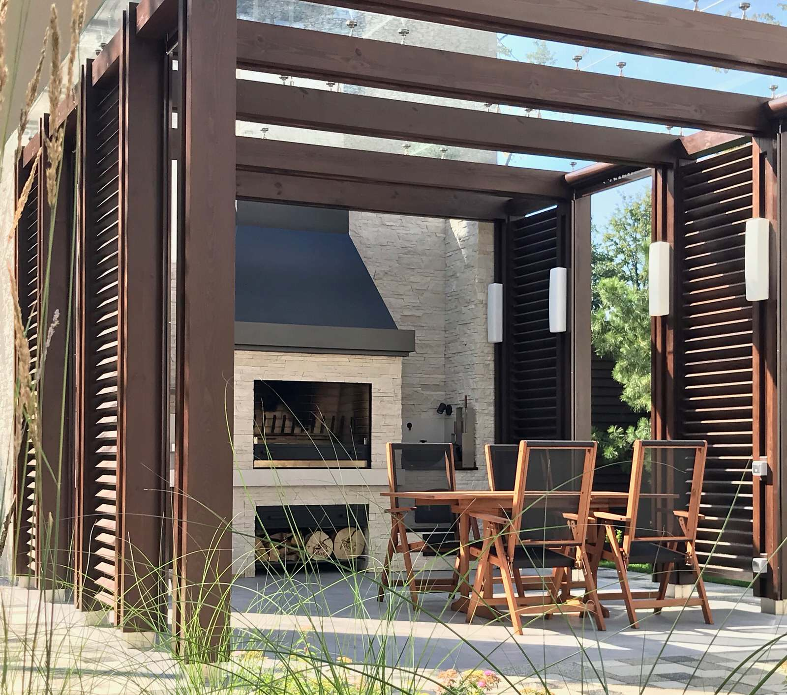 Arbor BBQ with a glass roof. Беседка со стеклянной крышей