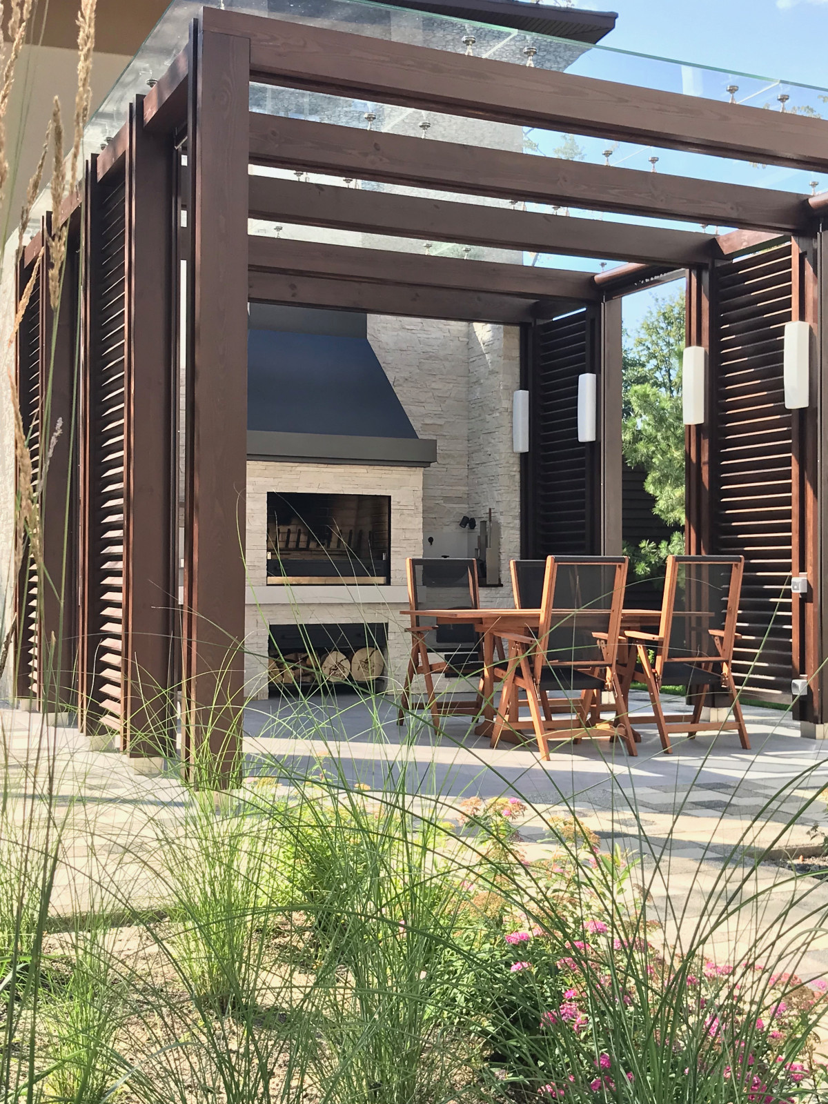 Arbor BBQ with a glass roof. Беседка со стеклянной крышей