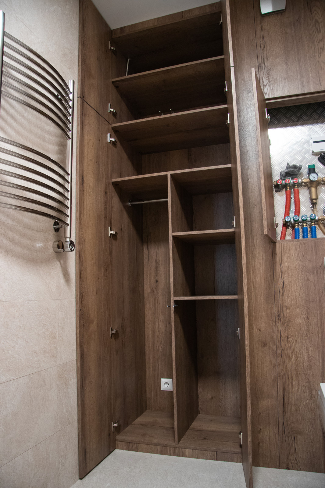 Встроенный шкаф в ванну. Тумба под раковину