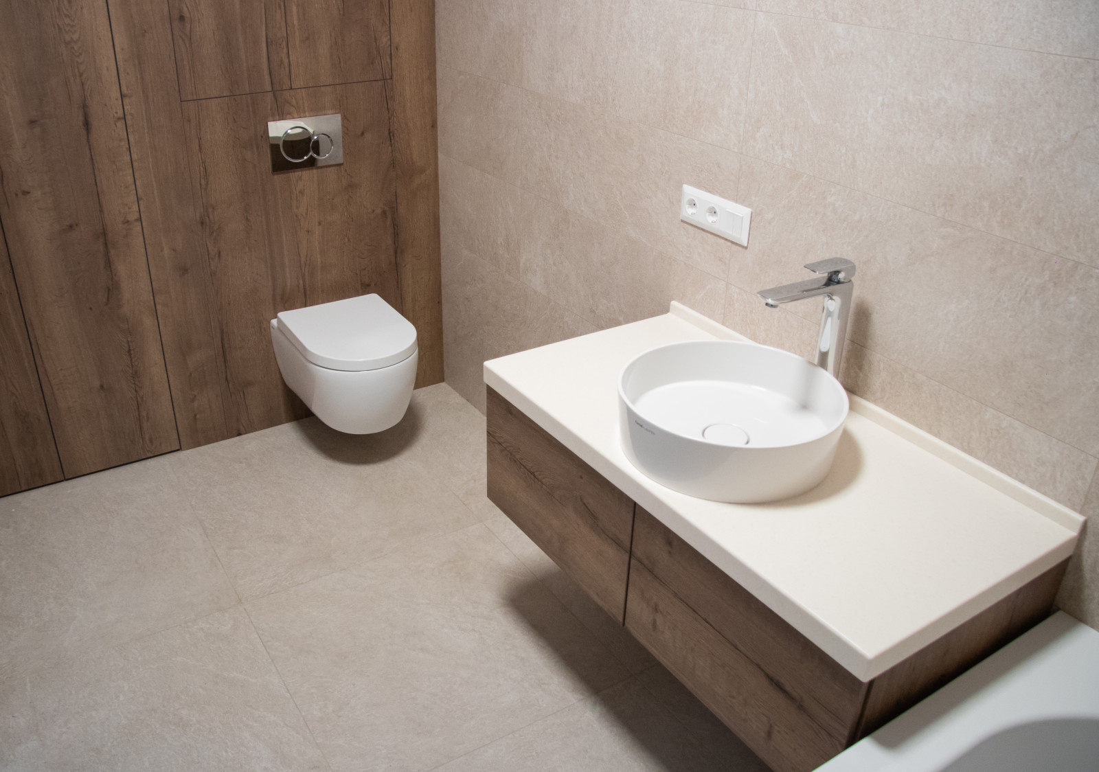 Встроенный шкаф в ванну. Тумба под раковину