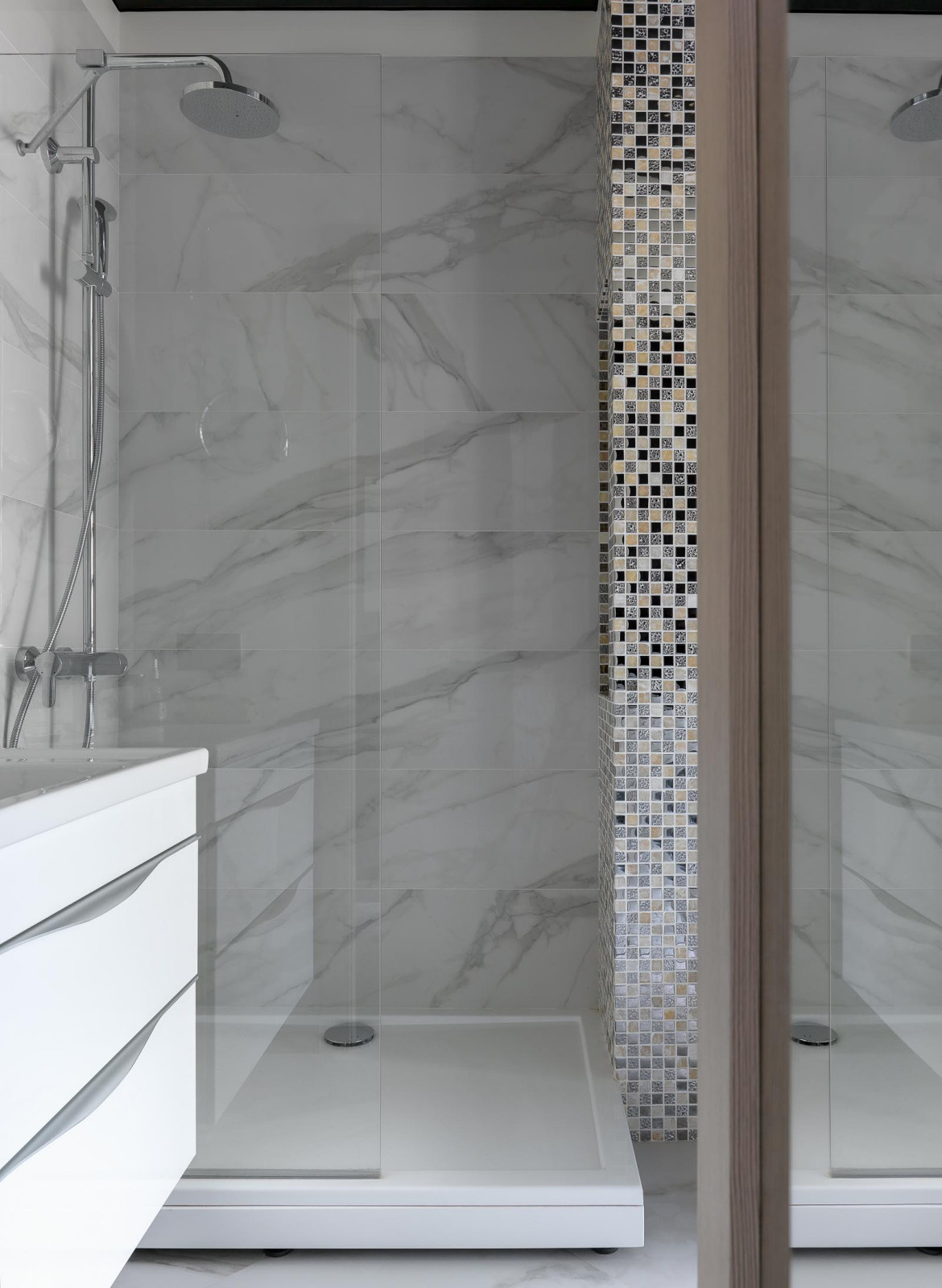 Изумруд и латунь