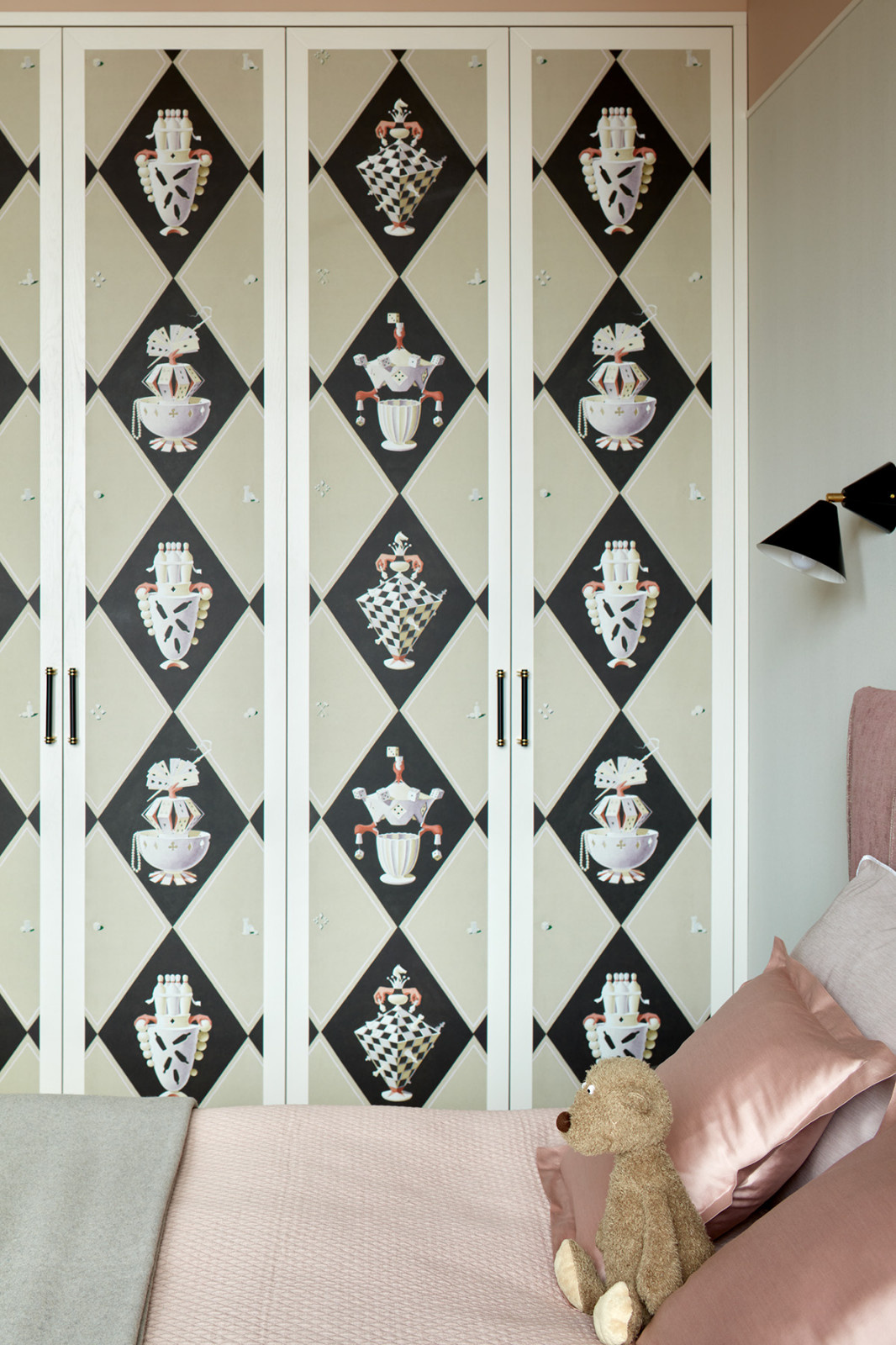 А это зачем? Дизайнеры объясняют решения из своих проектов