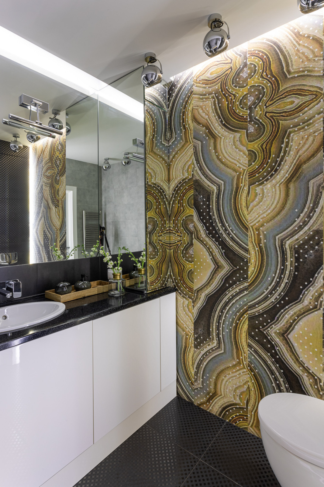 Когда интерьеру уже 5 лет, но возраст его не портит)