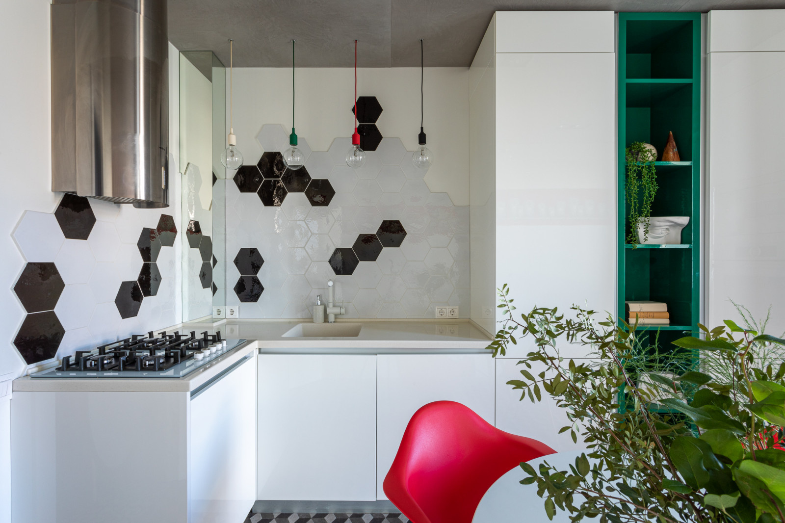 Когда интерьеру уже 5 лет, но возраст его не портит)гексагоны